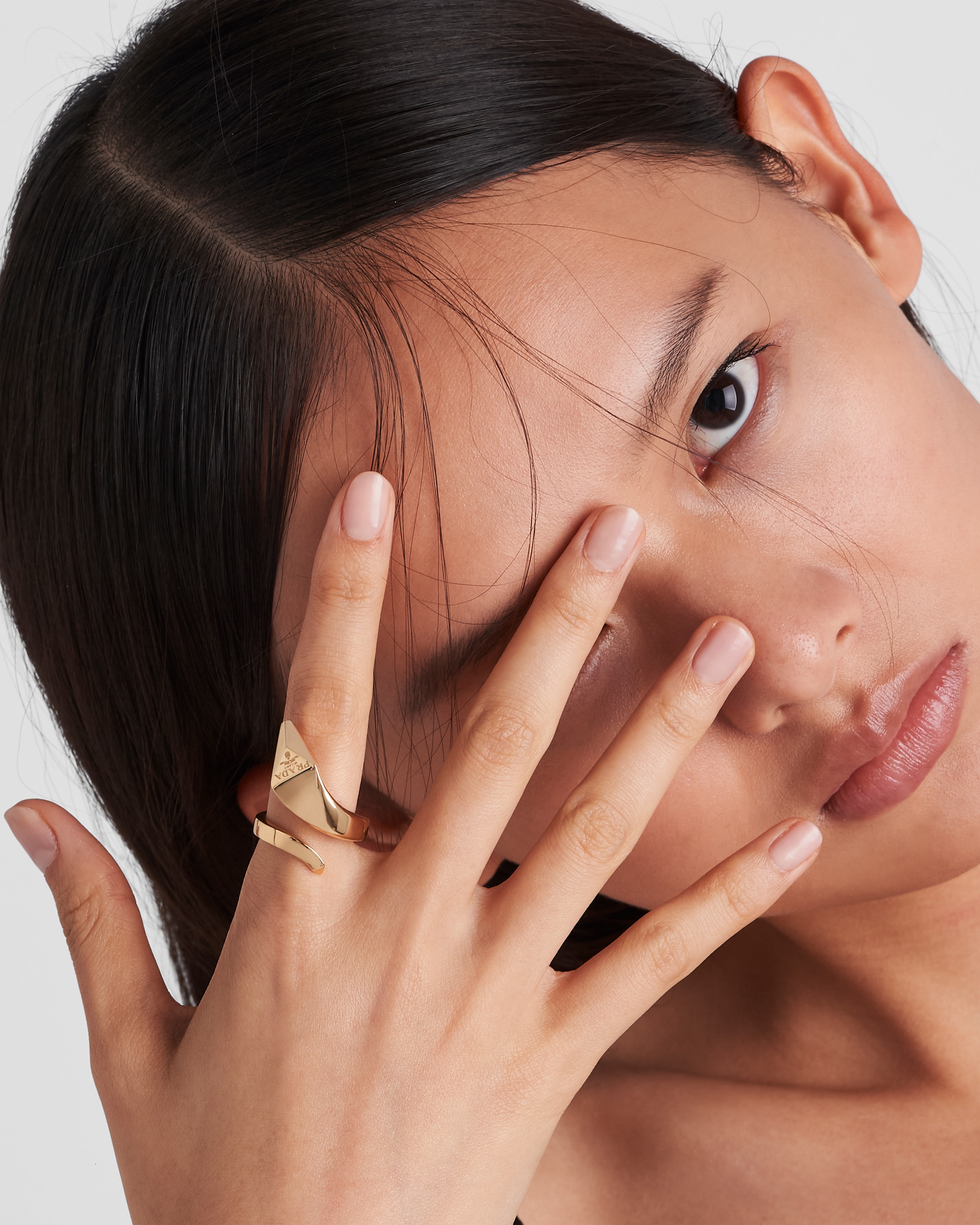 TWICE サナ着用 PRADA エターナルゴールド スネーク リング Gold Eternal Gold Snake Ring In Yellow Gold | PRADA