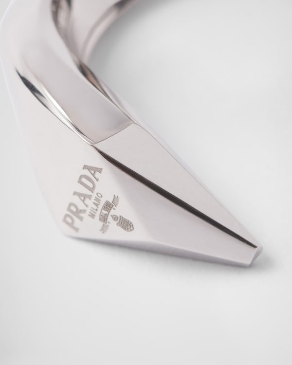 خاتم Eternal ذهبي بتصميم ثعبان بلون ذهبي أبيض خاتم Eternal ذهبي بتصميم ثعبان بلون ذهبي أبيض