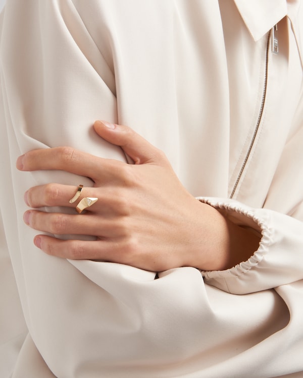 이터널 골드 스네이크 미니 링, 옐로우 골드 및 다이아몬드 이터널 골드 스네이크 미니 링, 옐로우 골드 및 다이아몬드