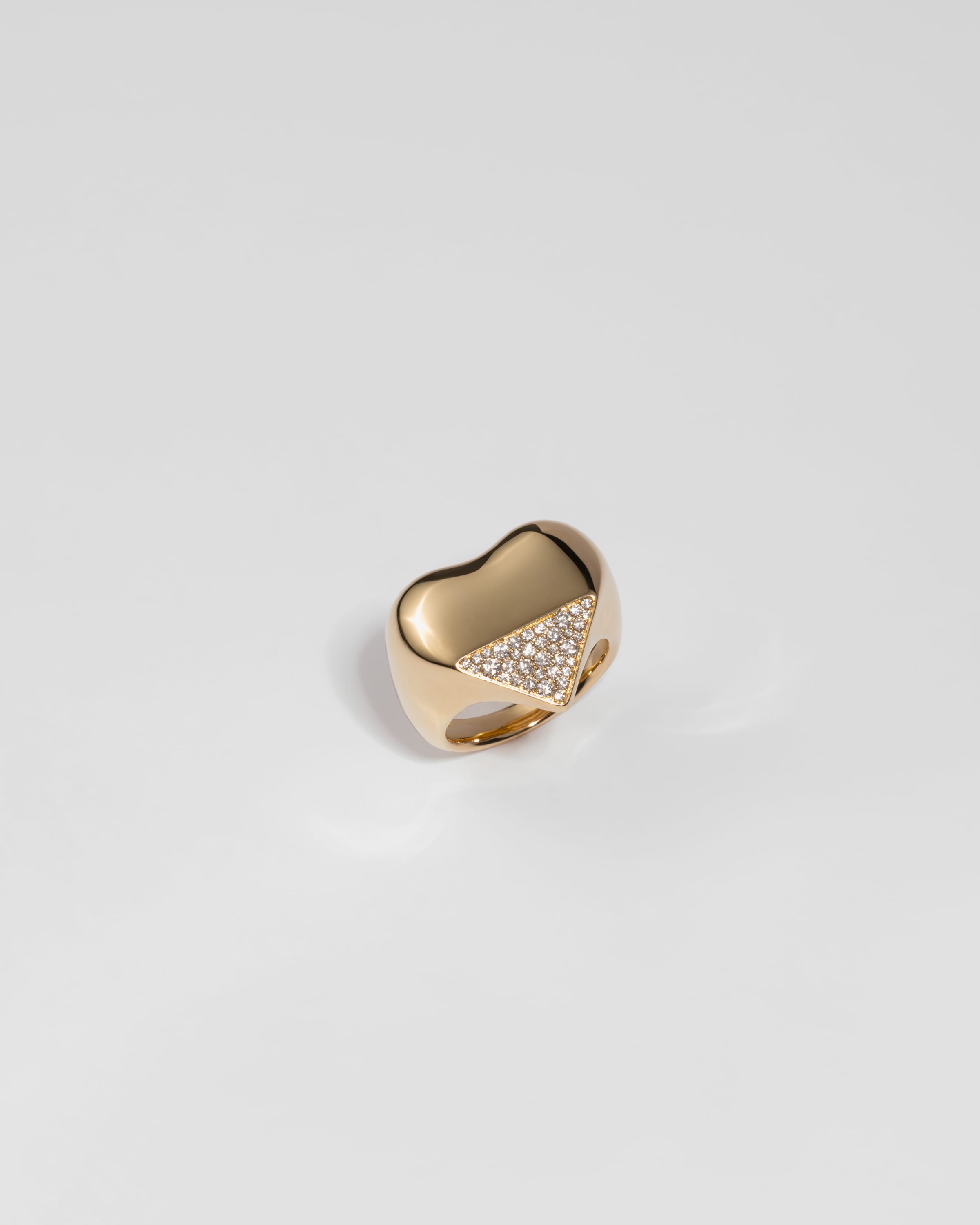 【大人エレガンス】PRADA メタル ハート ロゴ リング ゴールド 210.jpg
