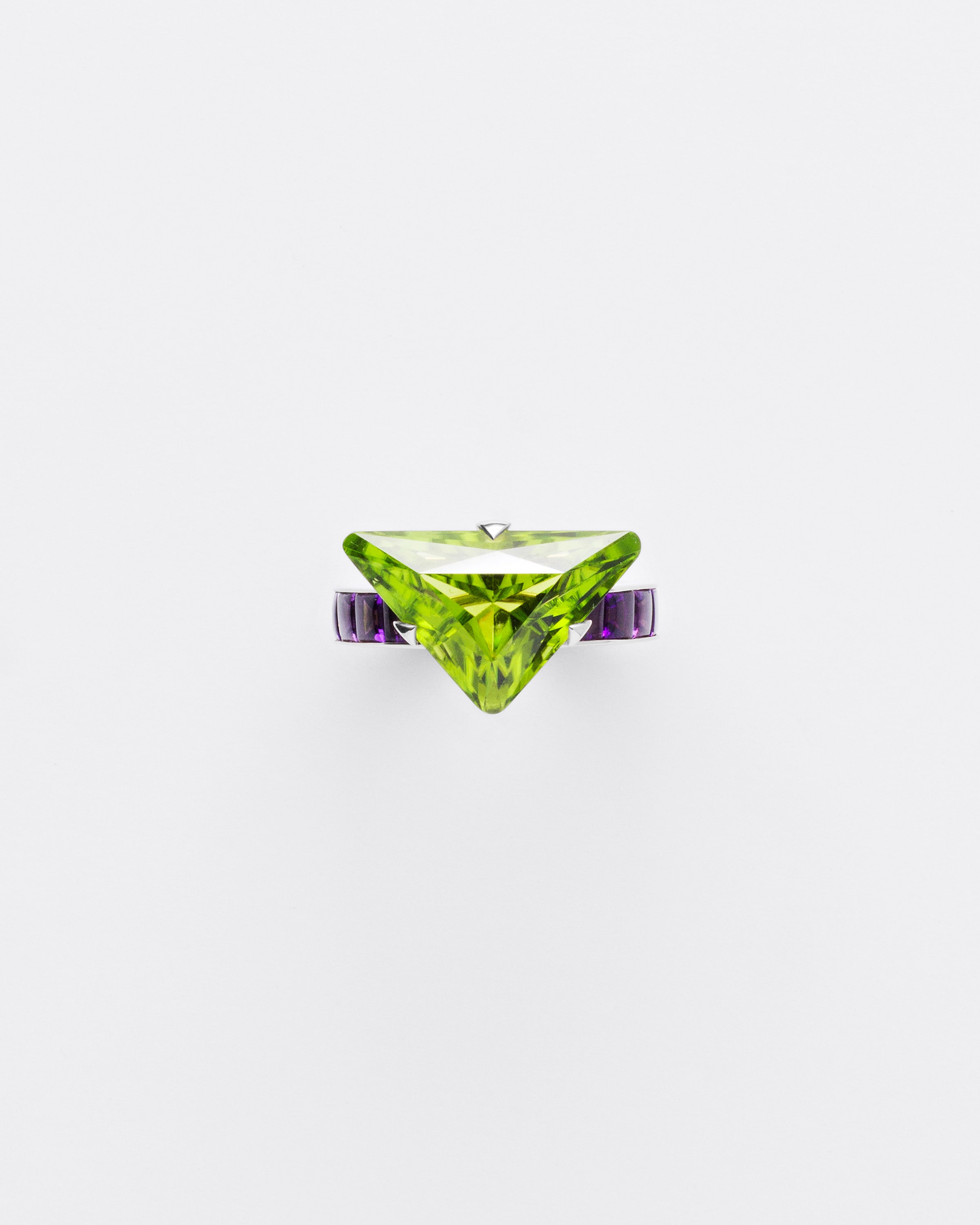 Couleur Vivante solitaire ring - white gold with peridot and amethyst