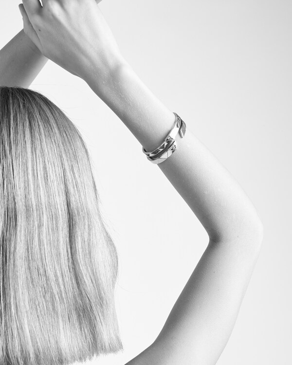 Eternal Gold bangle bracelet in rose gold Eternal Gold bangle bracelet in rose gold