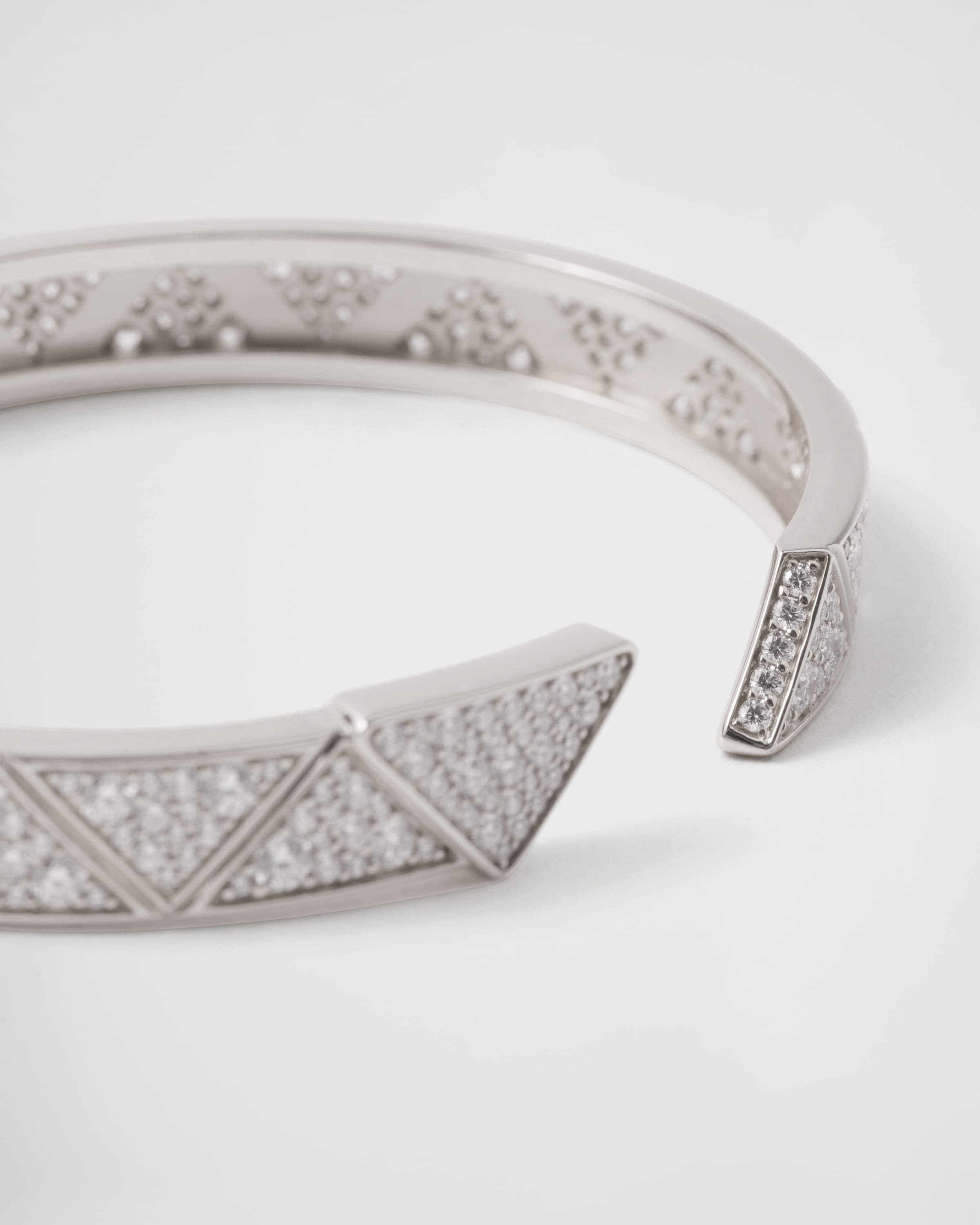 White Gold/ White Eternal Gold バングルブレスレット