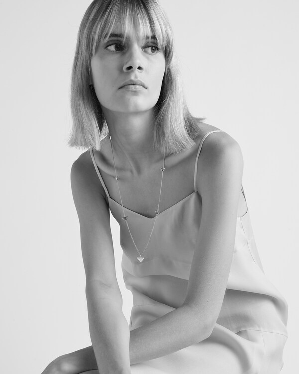 قلادة كلاسيكية من الذهب الأصفر مرصعة بأحجار شبه كريمة - ذهبي/متعدد الألوان قلادة كلاسيكية من الذهب الأصفر مرصعة بأحجار شبه كريمة - ذهبي/متعدد الألوان