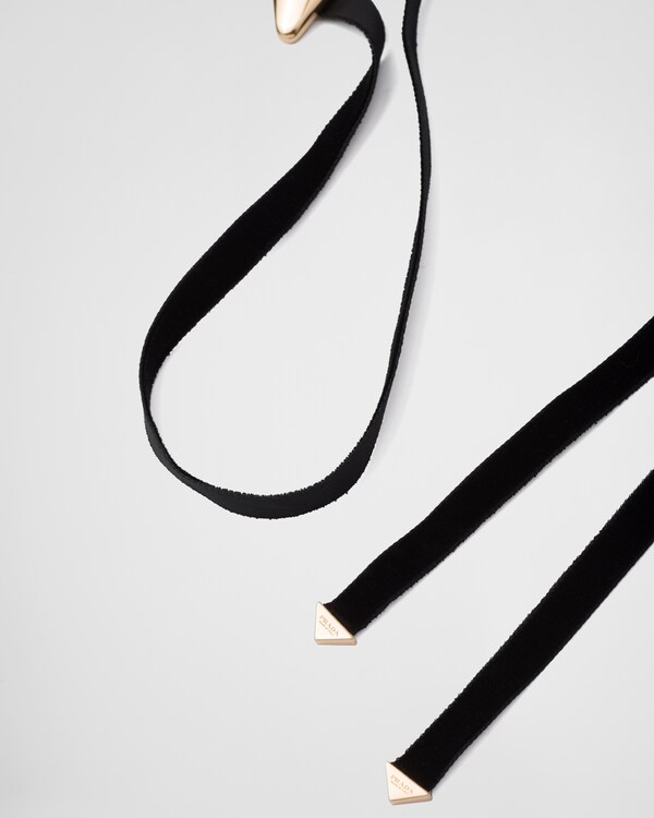 Eternal Gold choker with medium pendant in yellow gold Eternal Gold choker with medium pendant in yellow gold