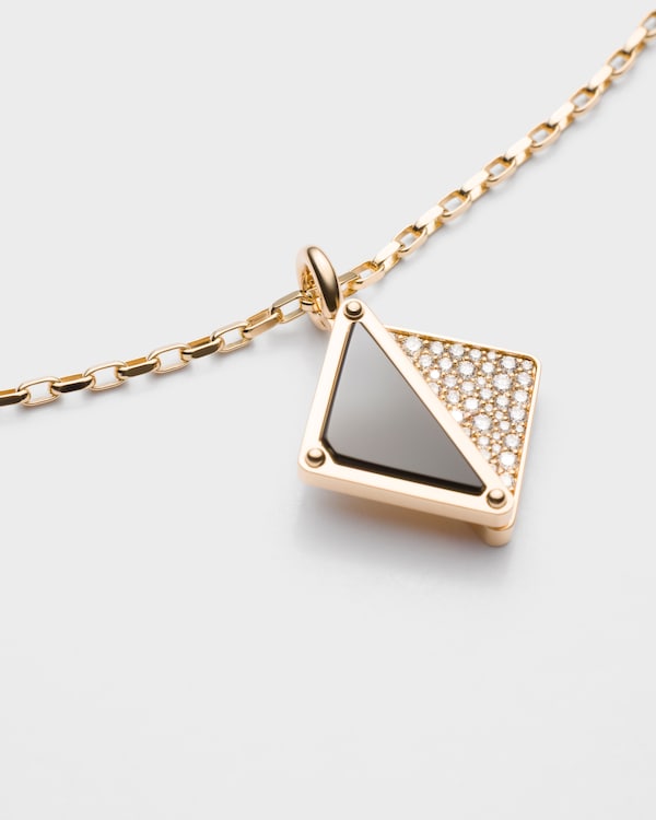 Eternal Gold pendant necklace in yellow gold with diamonds and onyx Eternal Gold pendant necklace in yellow gold with diamonds and onyx