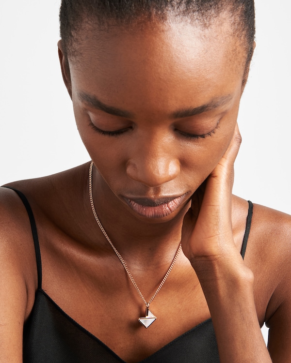 Eternal Gold 钻石和珍珠母贝装饰18K玫瑰金吊坠项链 Eternal Gold 钻石和珍珠母贝装饰18K玫瑰金吊坠项链