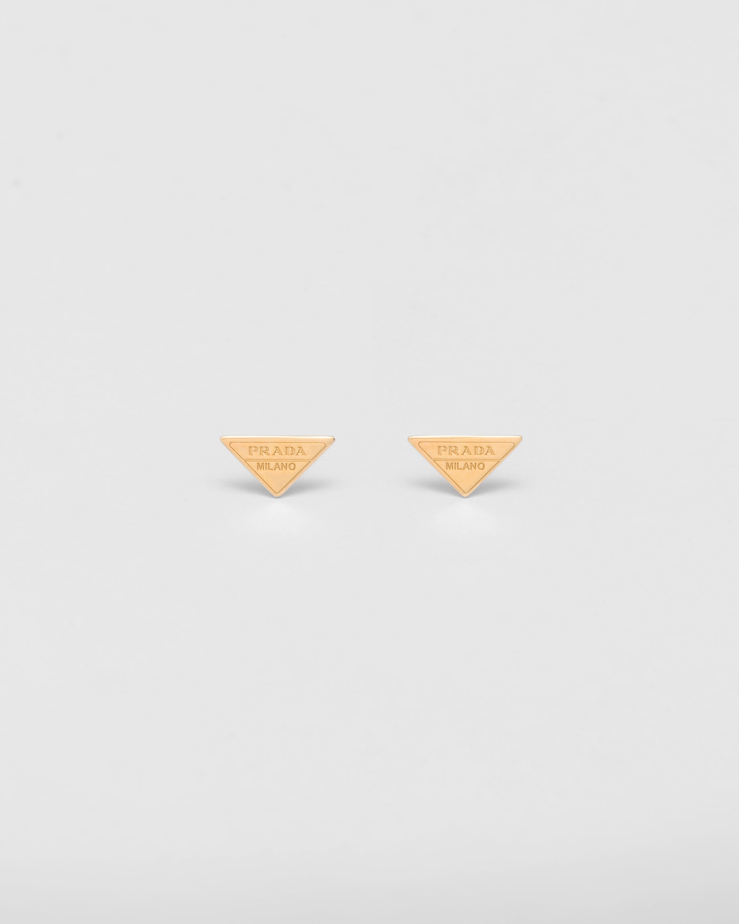 Total 90+ imagen prada stud earrings Abzlocal.mx