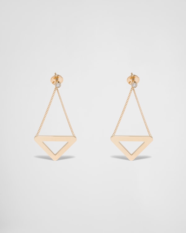 Pendientes con colgante calado Eternal Gold de oro amarillo y diamantes Pendientes con colgante calado Eternal Gold de oro amarillo y diamantes