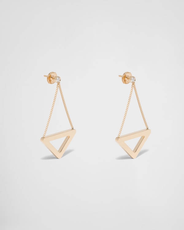 Pendientes con colgante calado Eternal Gold de oro amarillo y diamantes Pendientes con colgante calado Eternal Gold de oro amarillo y diamantes