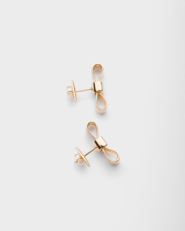 Orecchini Eternal Gold Bow in oro giallo e diamanti creati in laboratorio Orecchini Eternal Gold Bow in oro giallo e diamanti creati in laboratorio