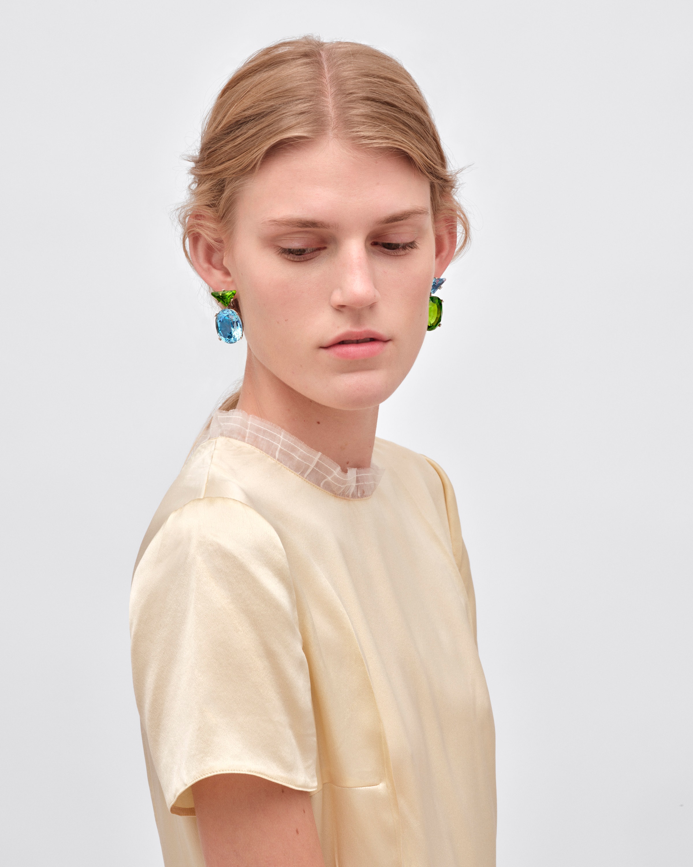 Couleur Vivante pendant earrings - white gold with aquamarine and peridot