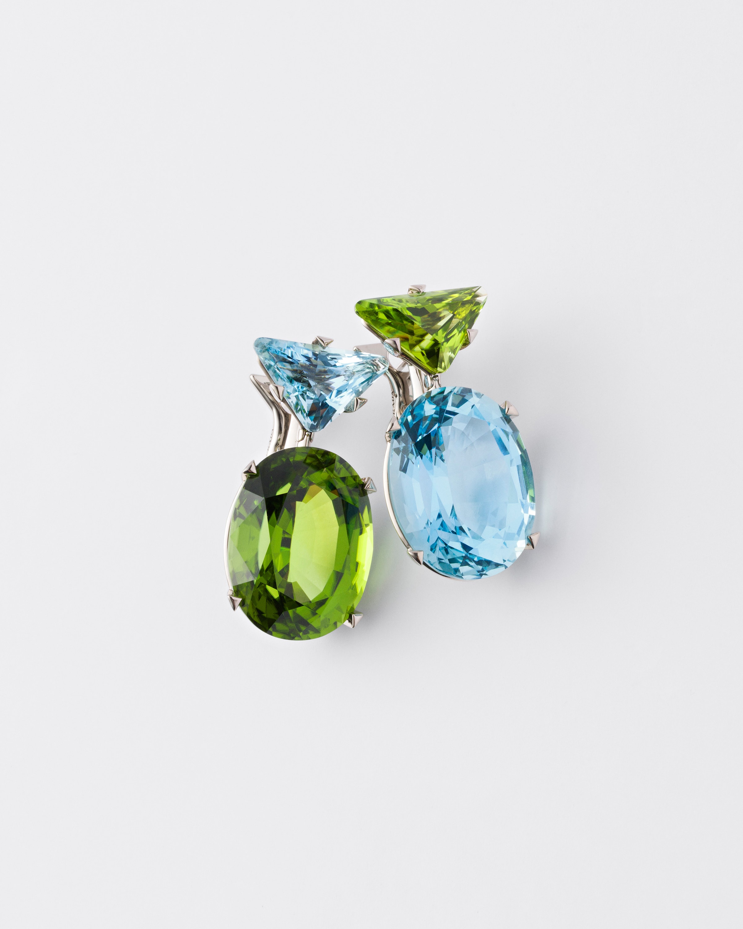 Couleur Vivante pendant earrings - white gold with aquamarine and peridot