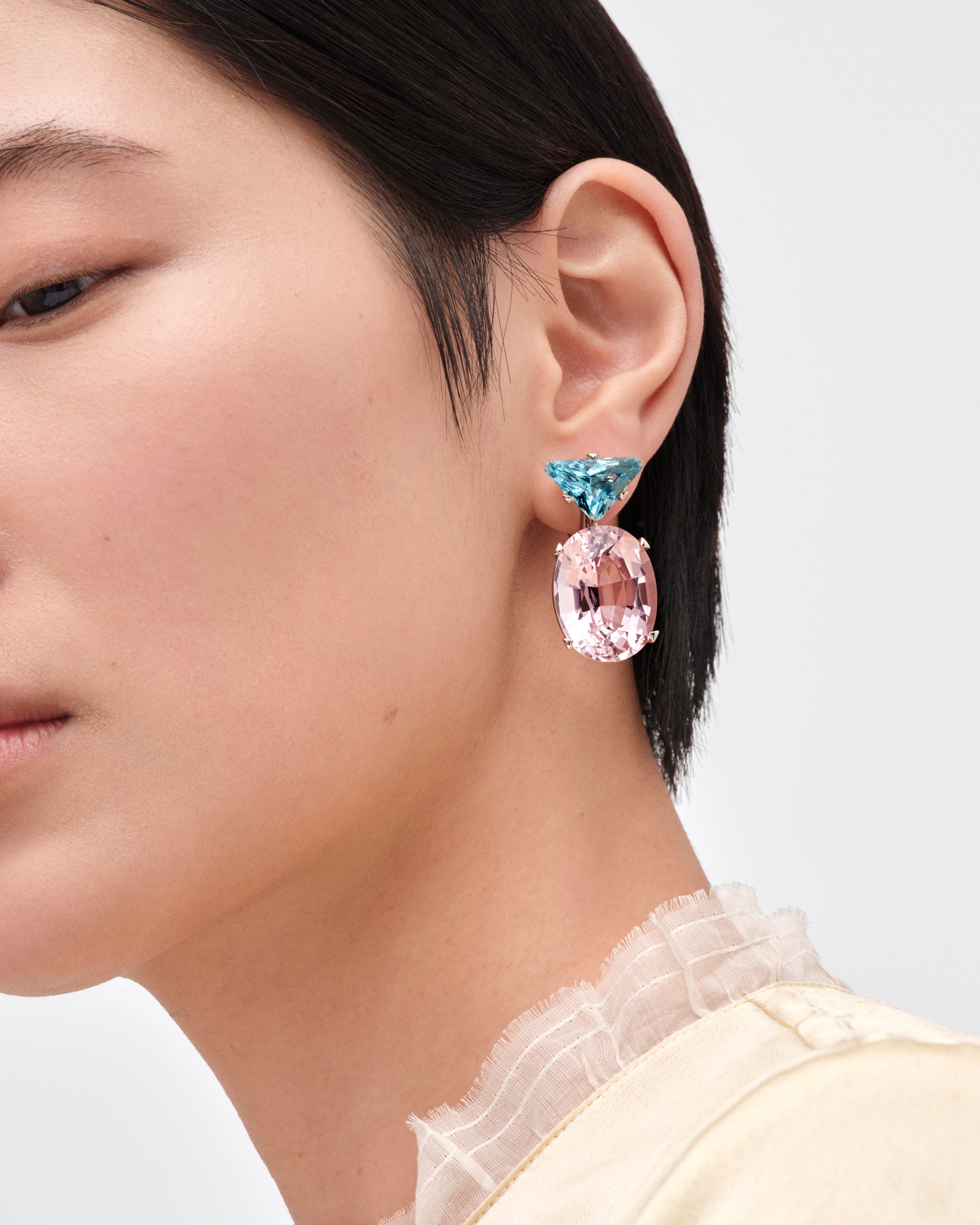 Couleur Vivante pendant earrings - white gold with morganite and aquamarine 