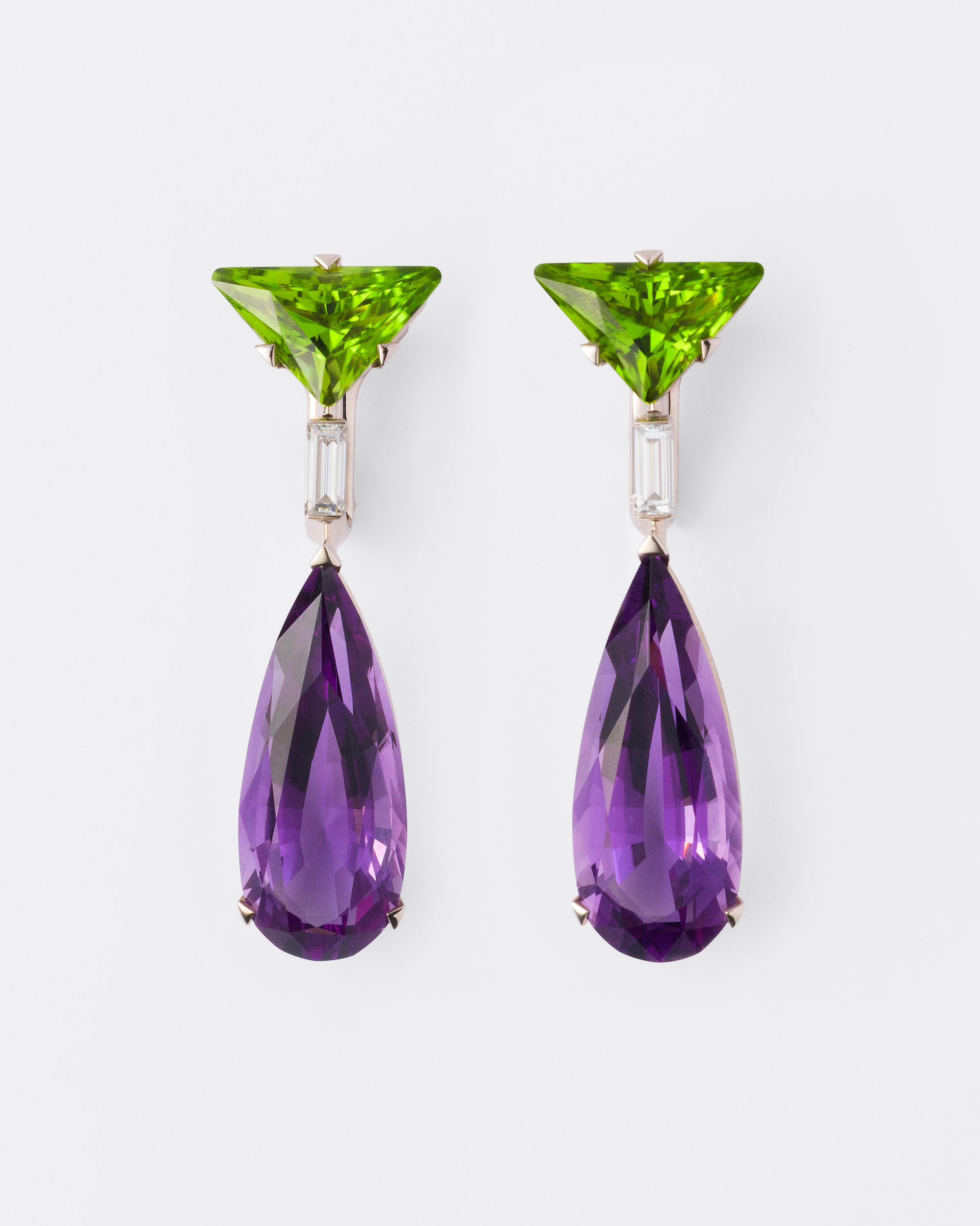 Couleur Vivante pendant earrings - white gold with peridot, amethyst and diamonds
