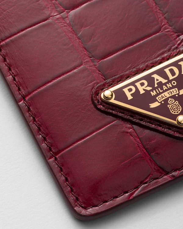 حامل شارة من جلد التمساح حامل شارة من جلد التمساح