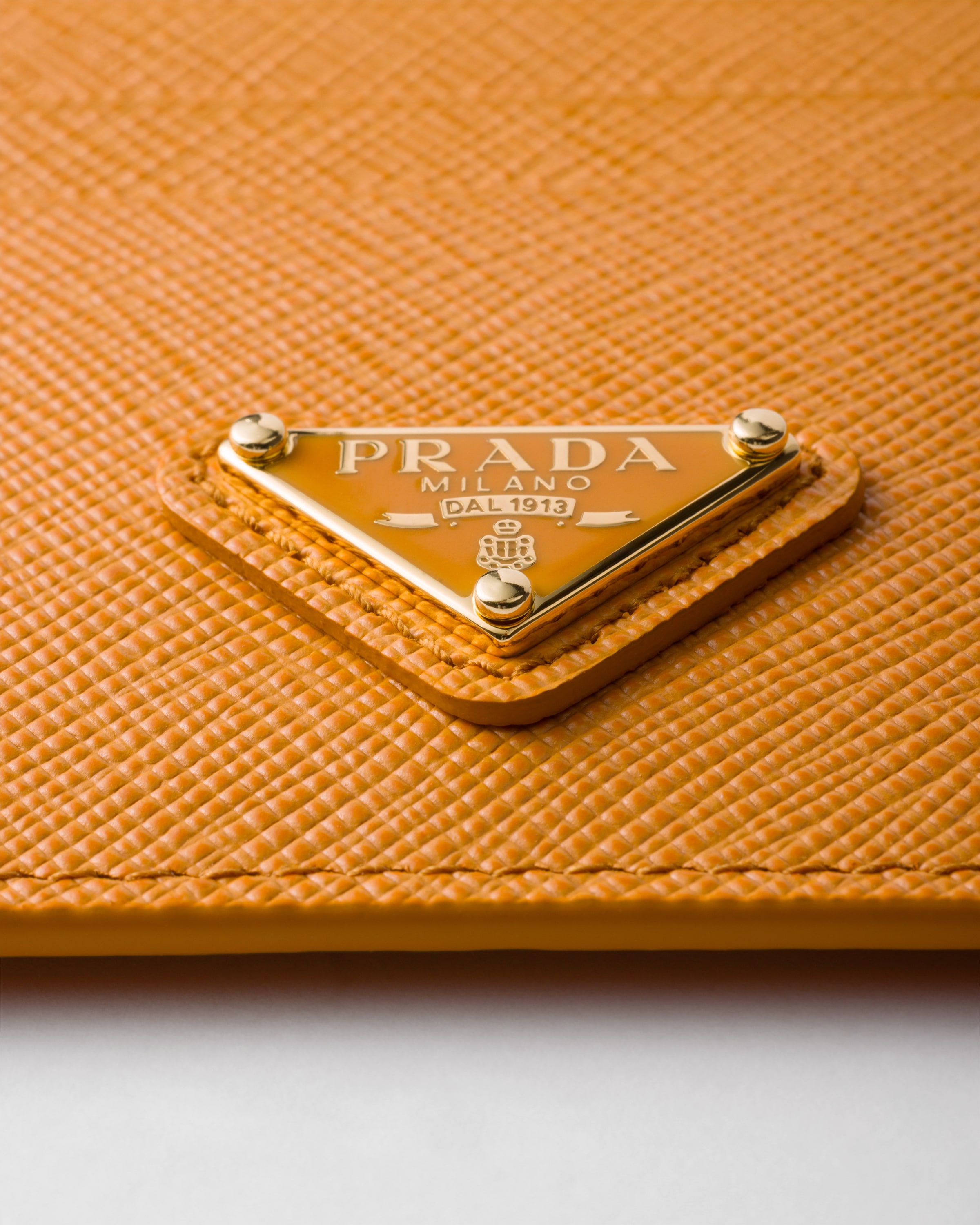 【PRADA】サフィアーノトライアングル カードホルダー★イエロー 1MC110_QHH_F0OZX_SLD.jpg