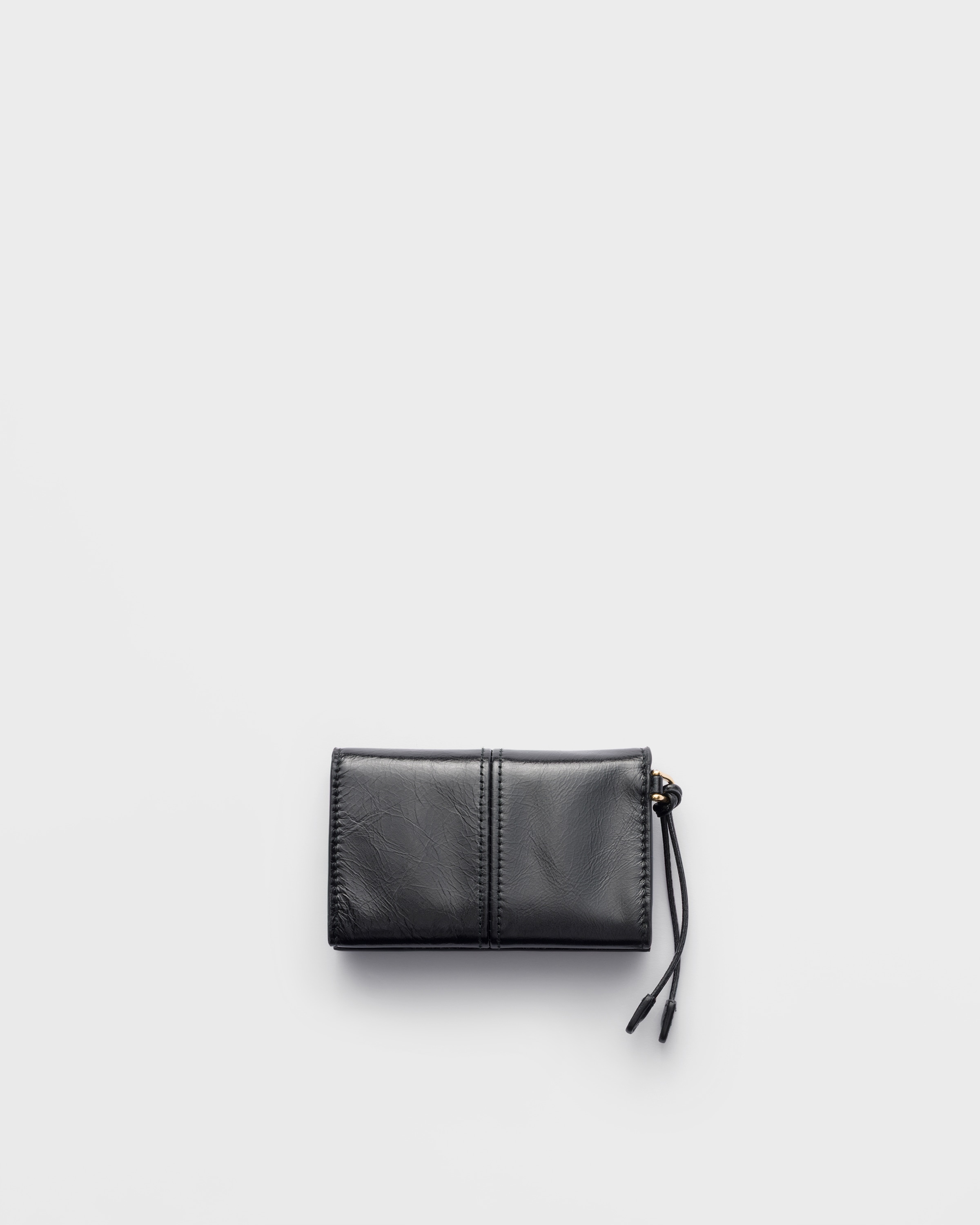 ブラック フラップ付レザー カードケース | PRADA - 日本