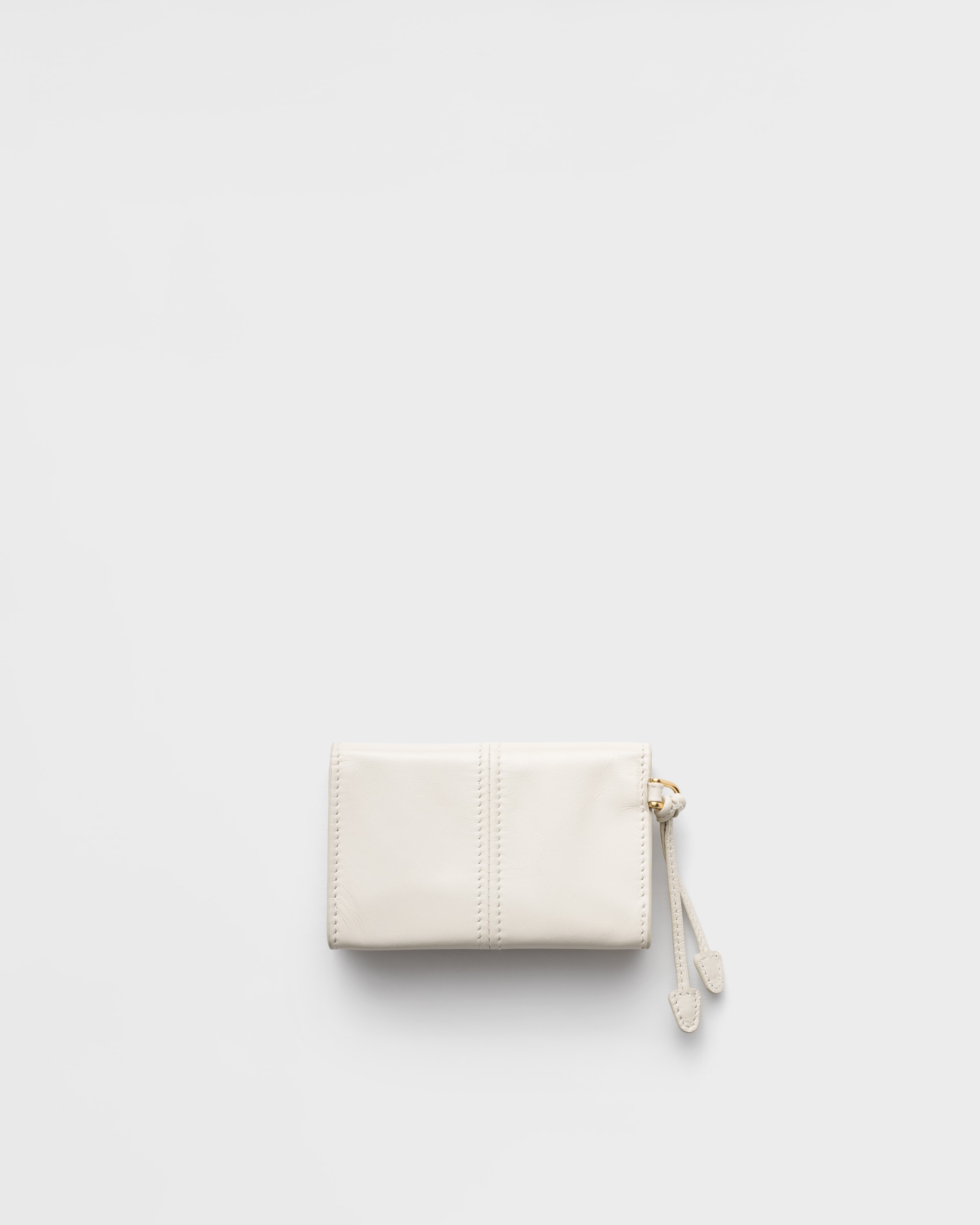 ホワイト フラップ付レザー カードケース | PRADA