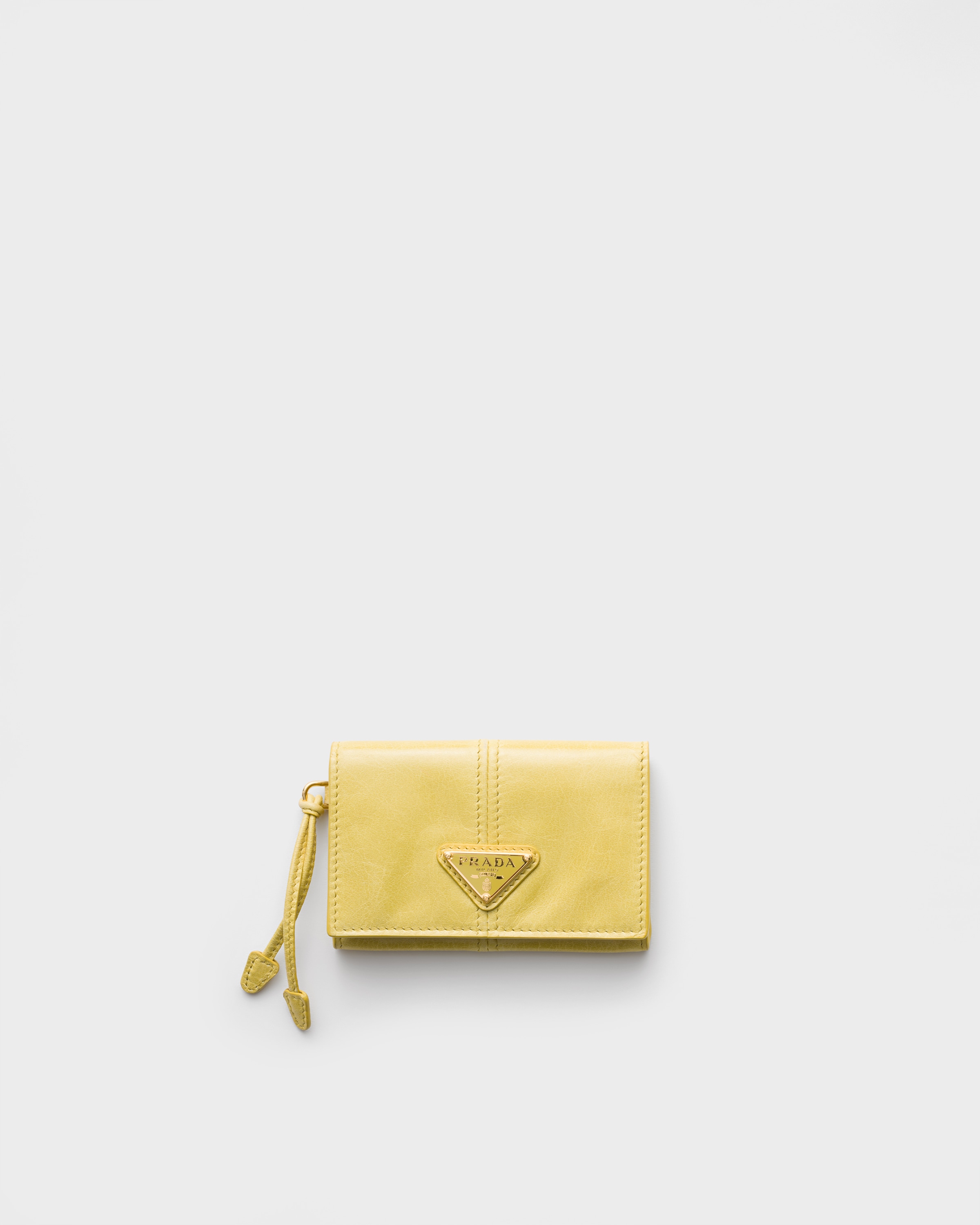 シトロンイエロー フラップ付レザー カードケース | PRADA