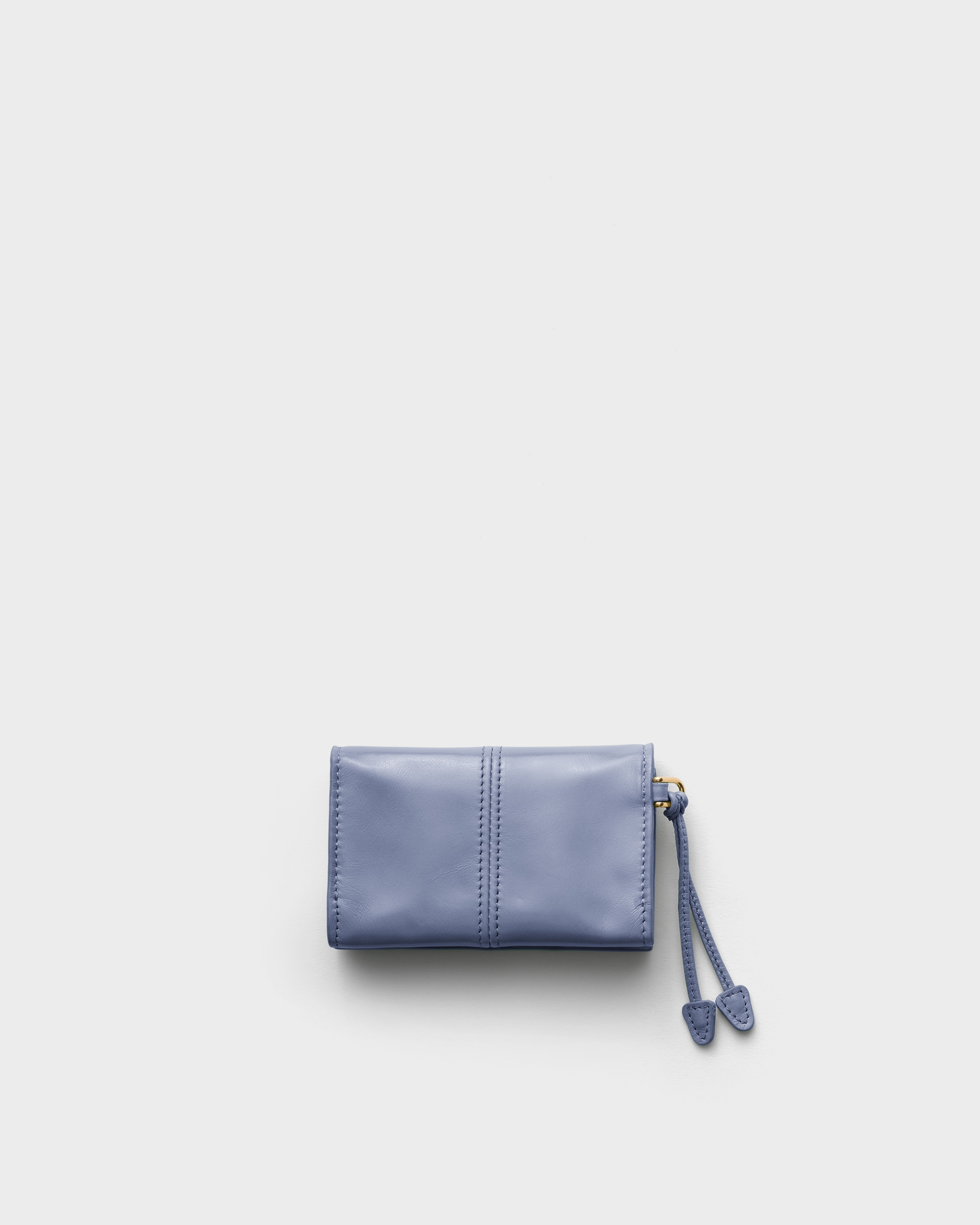 アビエーションブルー フラップ付レザー カードケース | PRADA - 日本