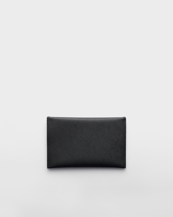 حقيبة كلاتش مثلثة من جلد سافيانو حقيبة كلاتش مثلثة من جلد سافيانو