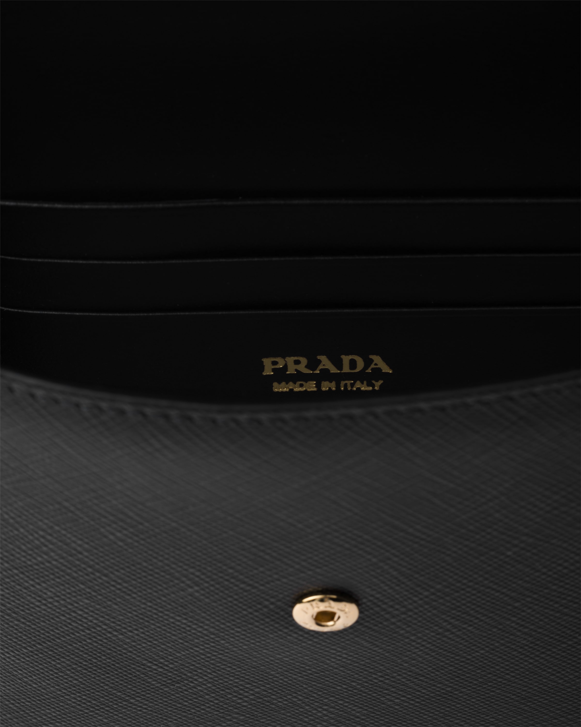 VIP価格★新作【PRADA】 レザー エンベロープ クラッチ ブラック サフィアーノ レザー エンベロープクラッチ | PRADA