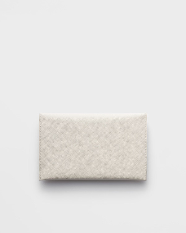 حقيبة كلاتش مثلثة من جلد سافيانو - أبيض طباشيري حقيبة كلاتش مثلثة من جلد سافيانو - أبيض طباشيري