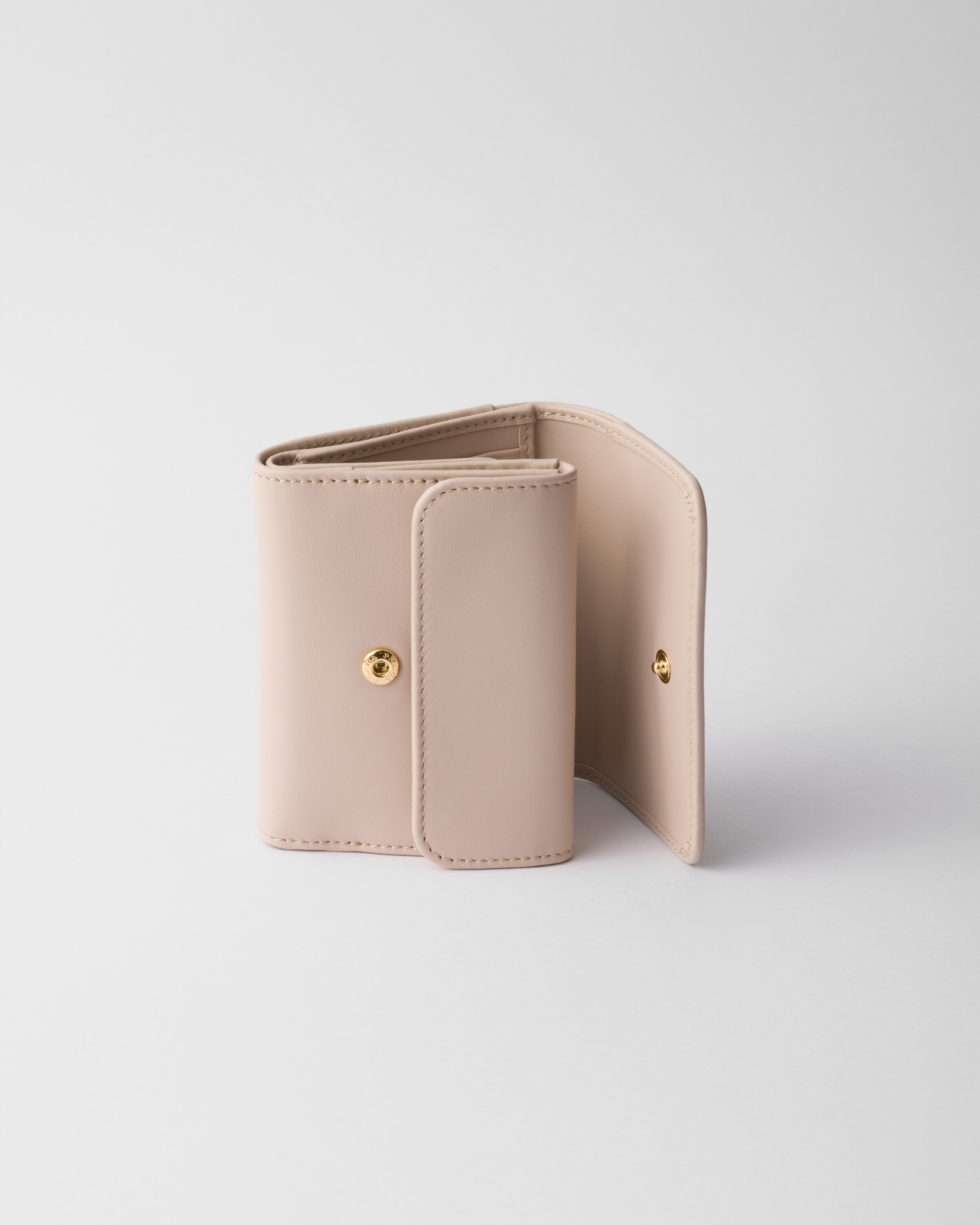 PRADA プラダ シティカーフタブ 財布 ウォーターリリー cq5dam.web.hebebed.600.600.jpg