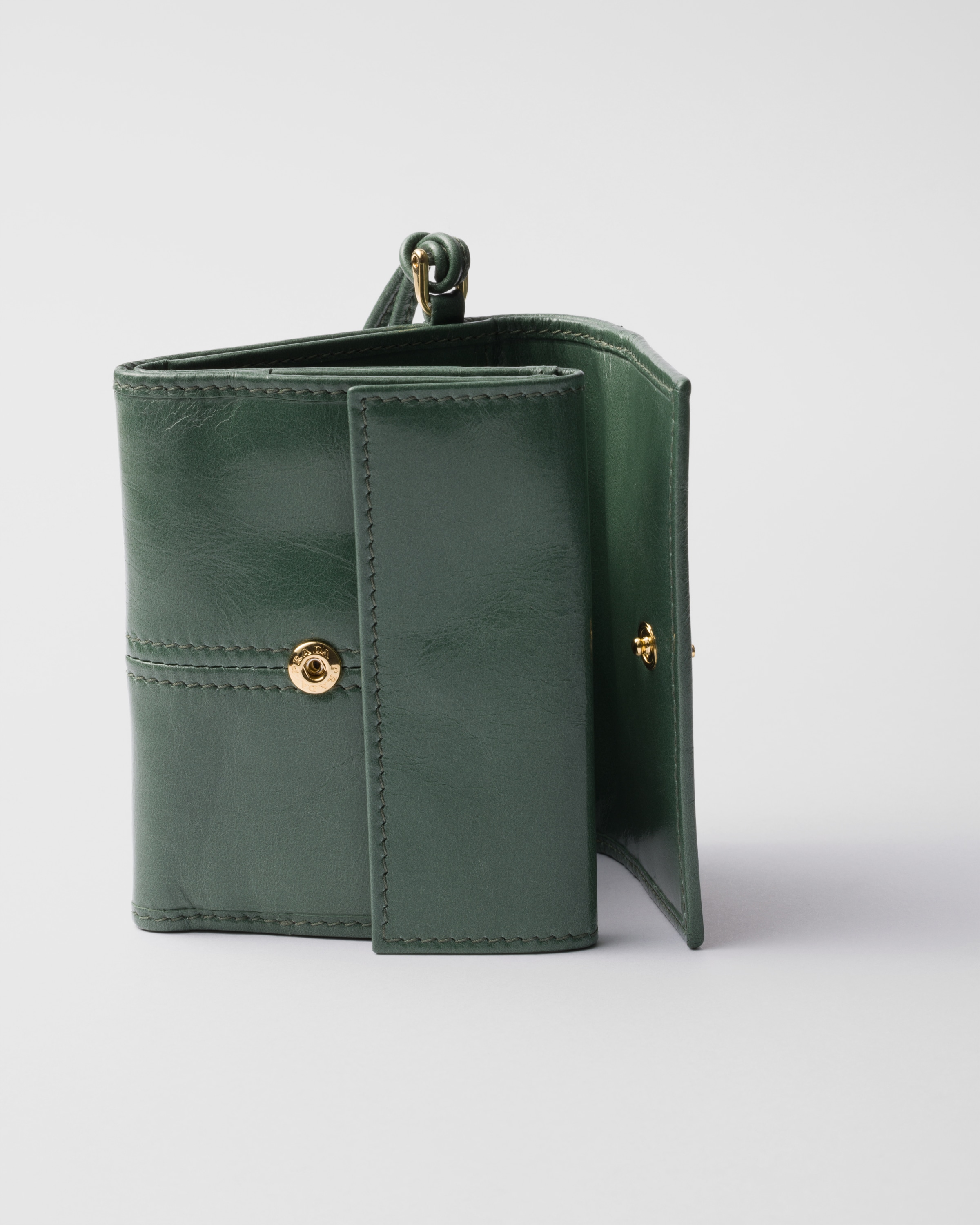 現行 未使用✨️ PRADA ソフトルックスレザー 二つ折り財布