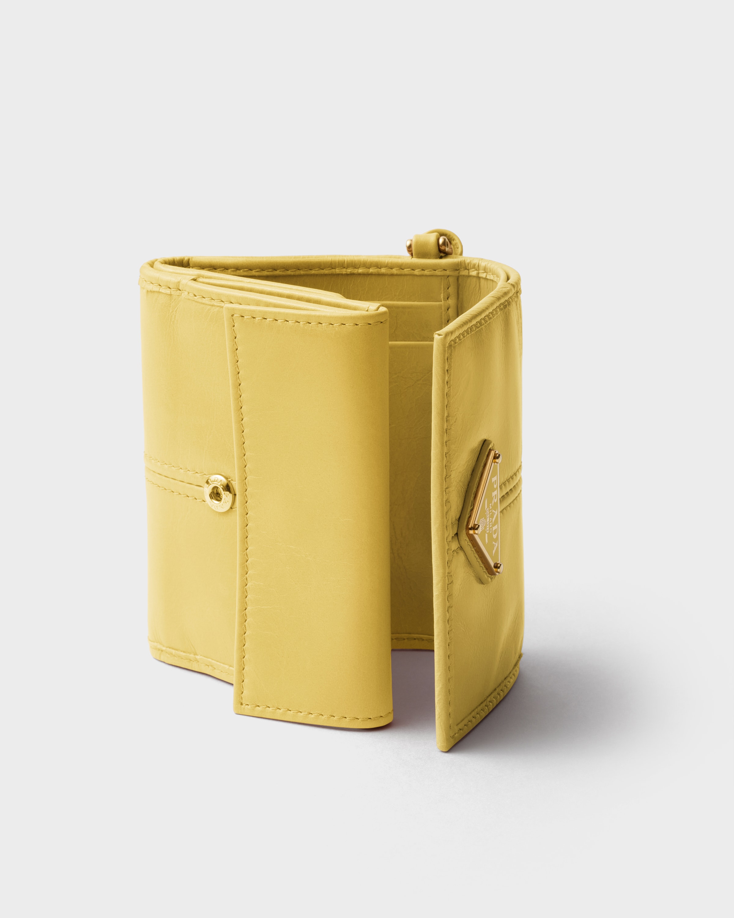 シトロンイエロー ソフトルックスレザー 財布 | PRADA - 日本