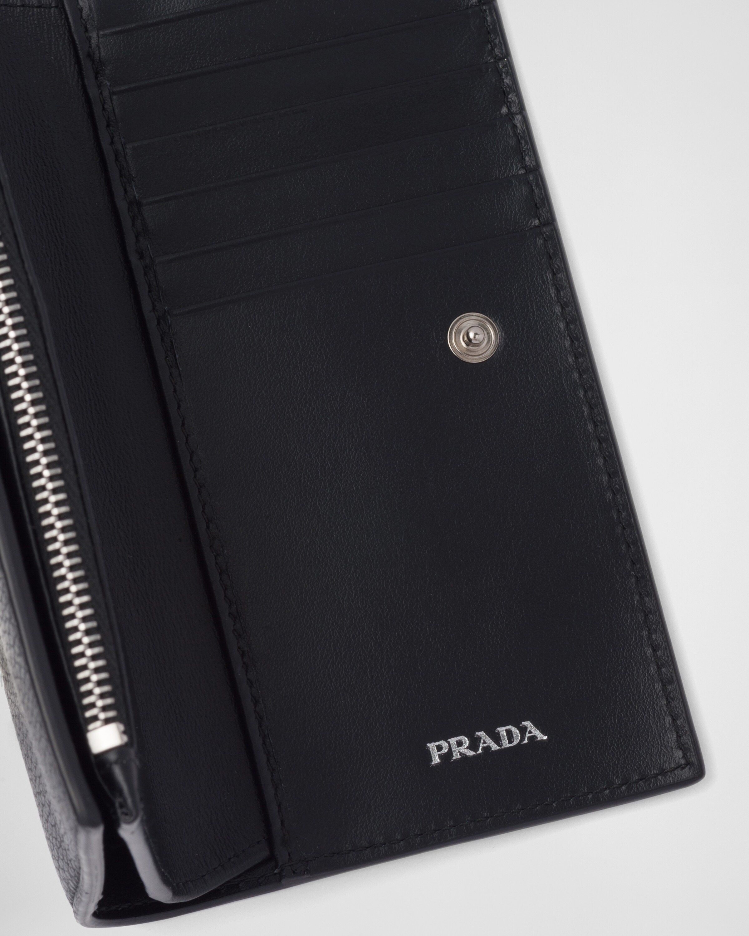 PRADA＊Large leather wallet ラージレザーウォレット＊送込 Black Large Leather Wallet | PRADA