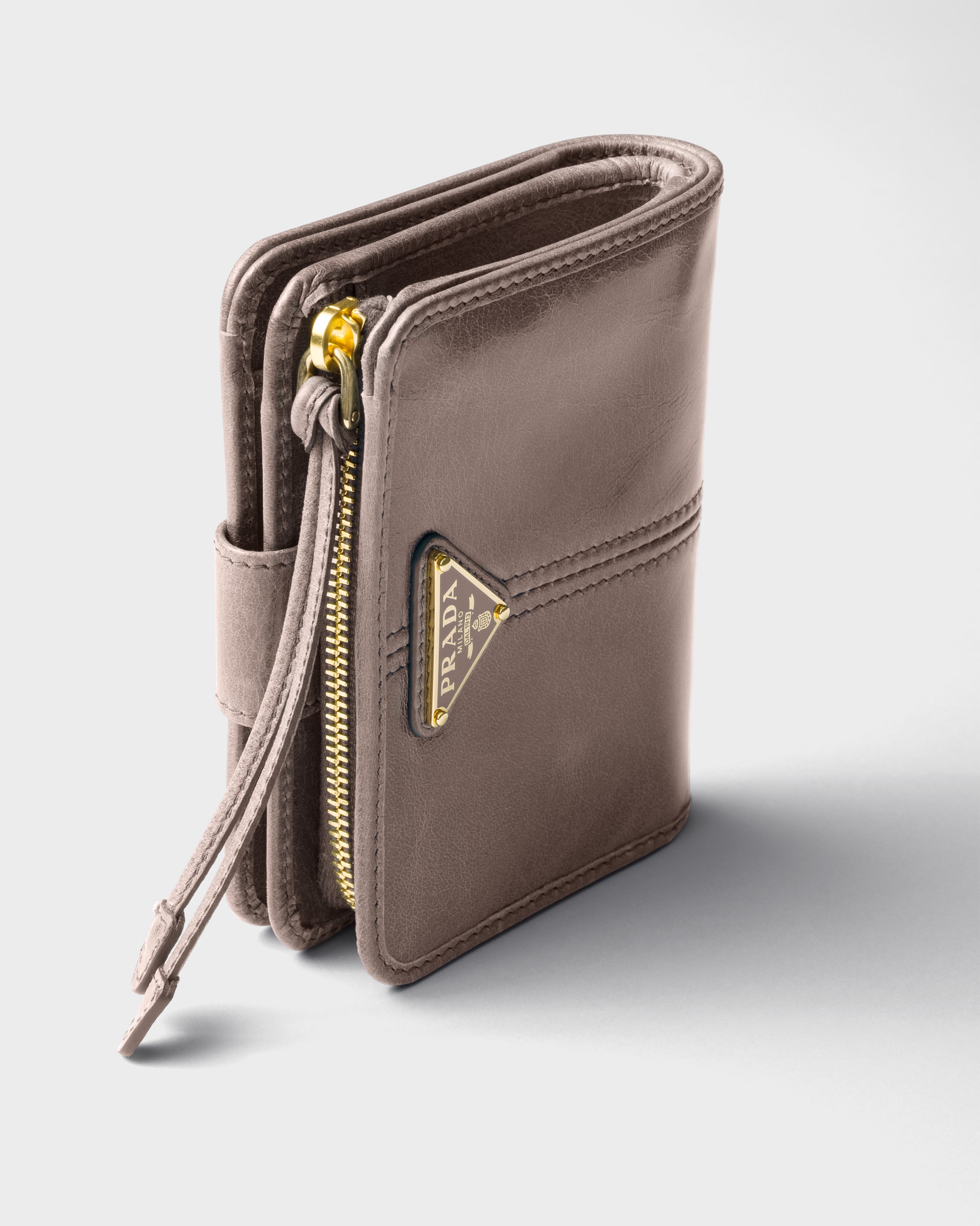 ダークグレー ソフトルックスレザー 財布 | PRADA - 日本
