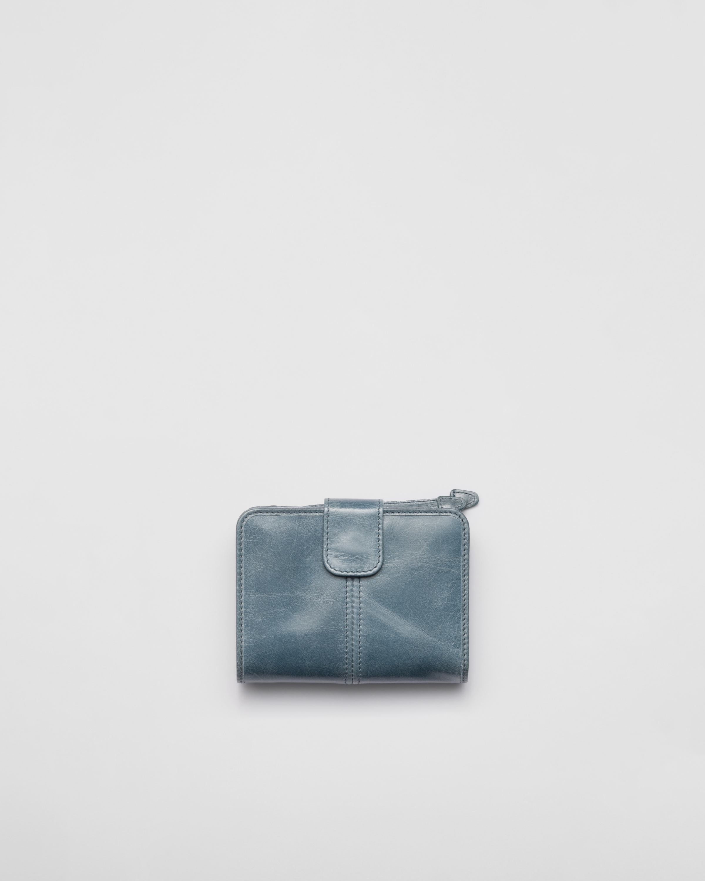 PRADA 直営店より ソフトルックスレザー 財布 ブルー ブルー ソフトルックスレザー 財布 | PRADA