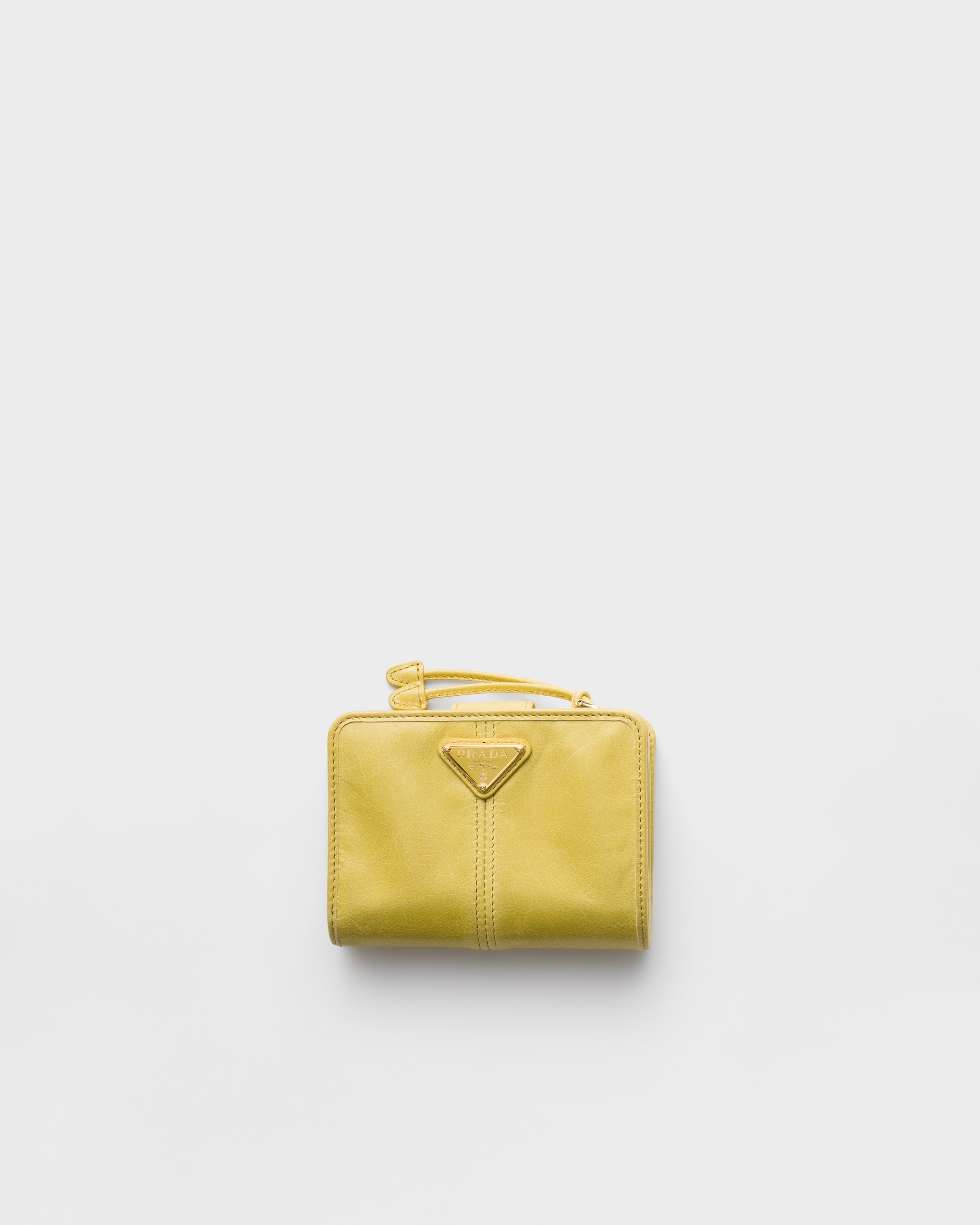 黄色の財布人気ブランドおすすめ|PRADA(プラダ)