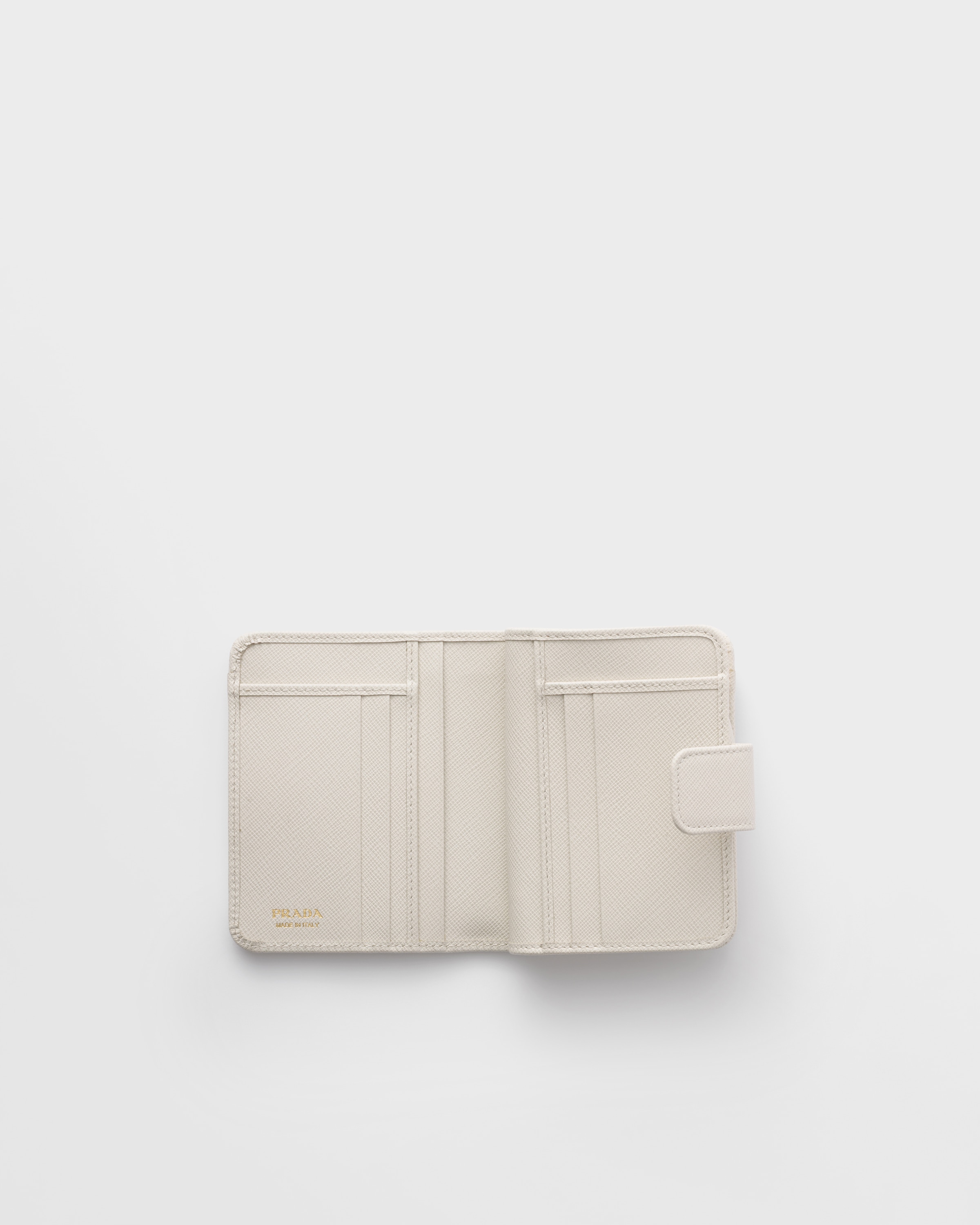 チョークホワイト サフィアーノトライアングル 財布 | PRADA - 日本