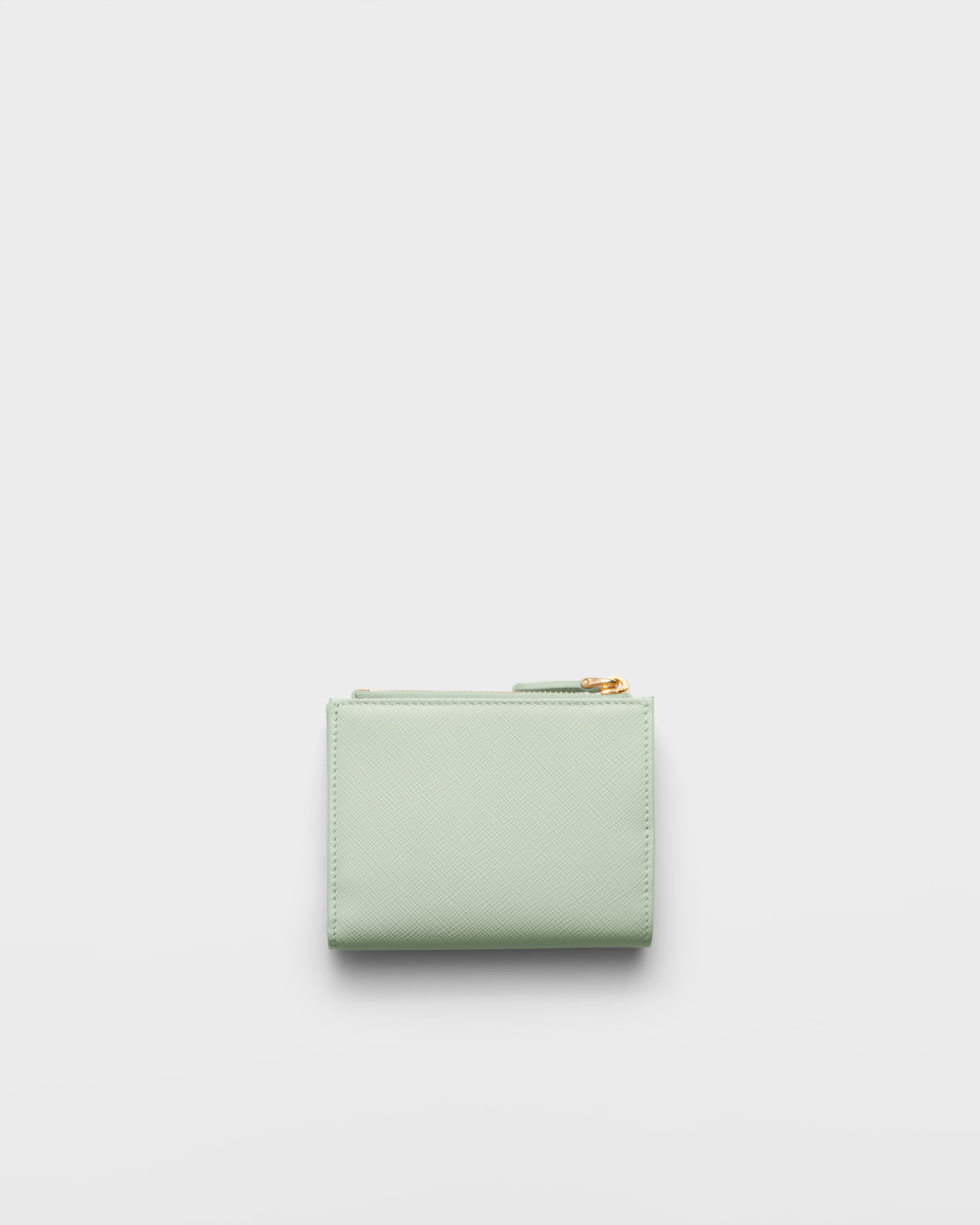 あきな　PRADA 財布 プラダの財布】定番の黒と限定のグレー。3月10日のスーパーラッキー