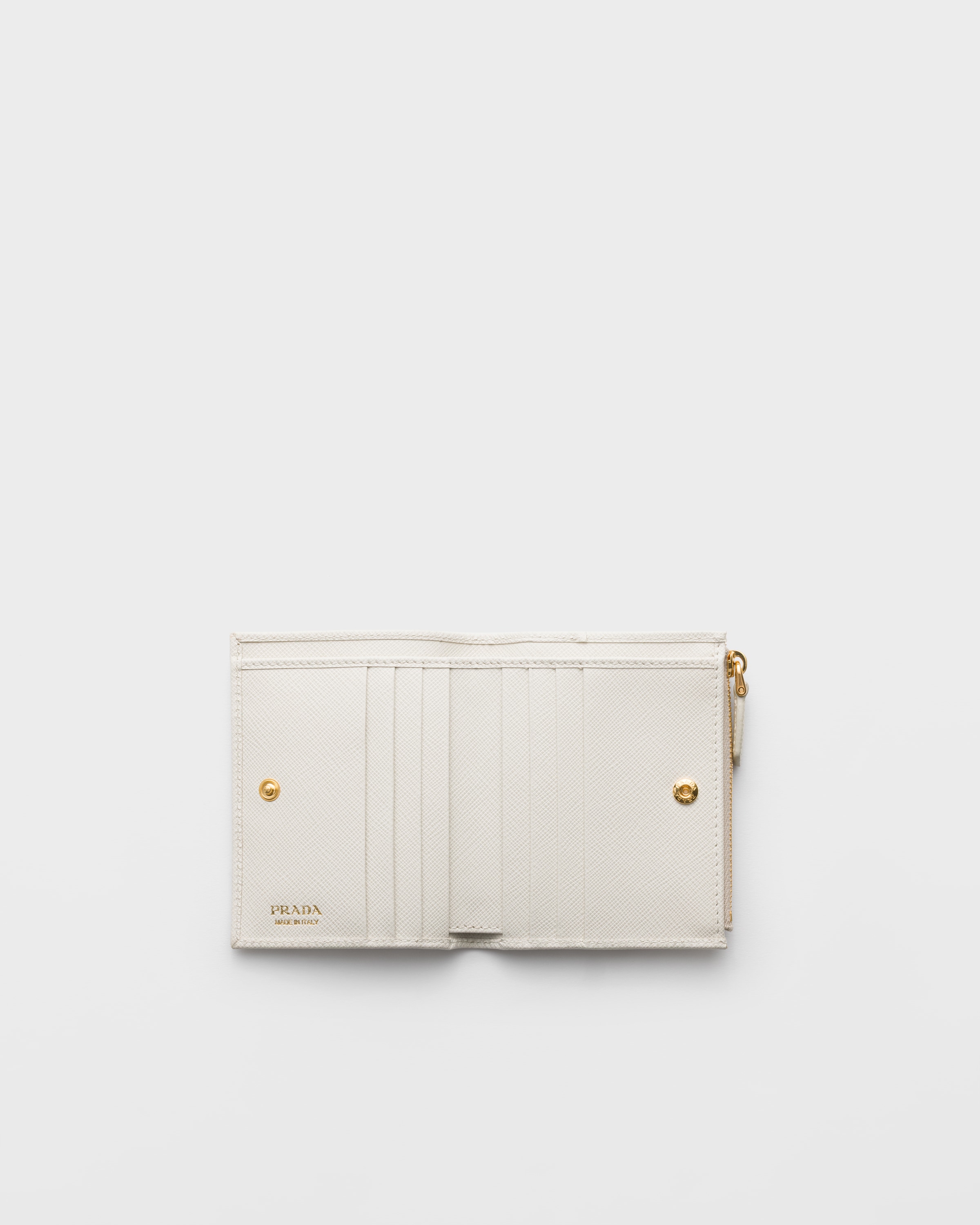 チョークホワイト サフィアーノトライアングル 財布 | PRADA - 日本