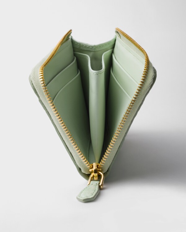 محفظة صغيرة بسحّاب من جلد التمساح - مائي محفظة صغيرة بسحّاب من جلد التمساح - مائي