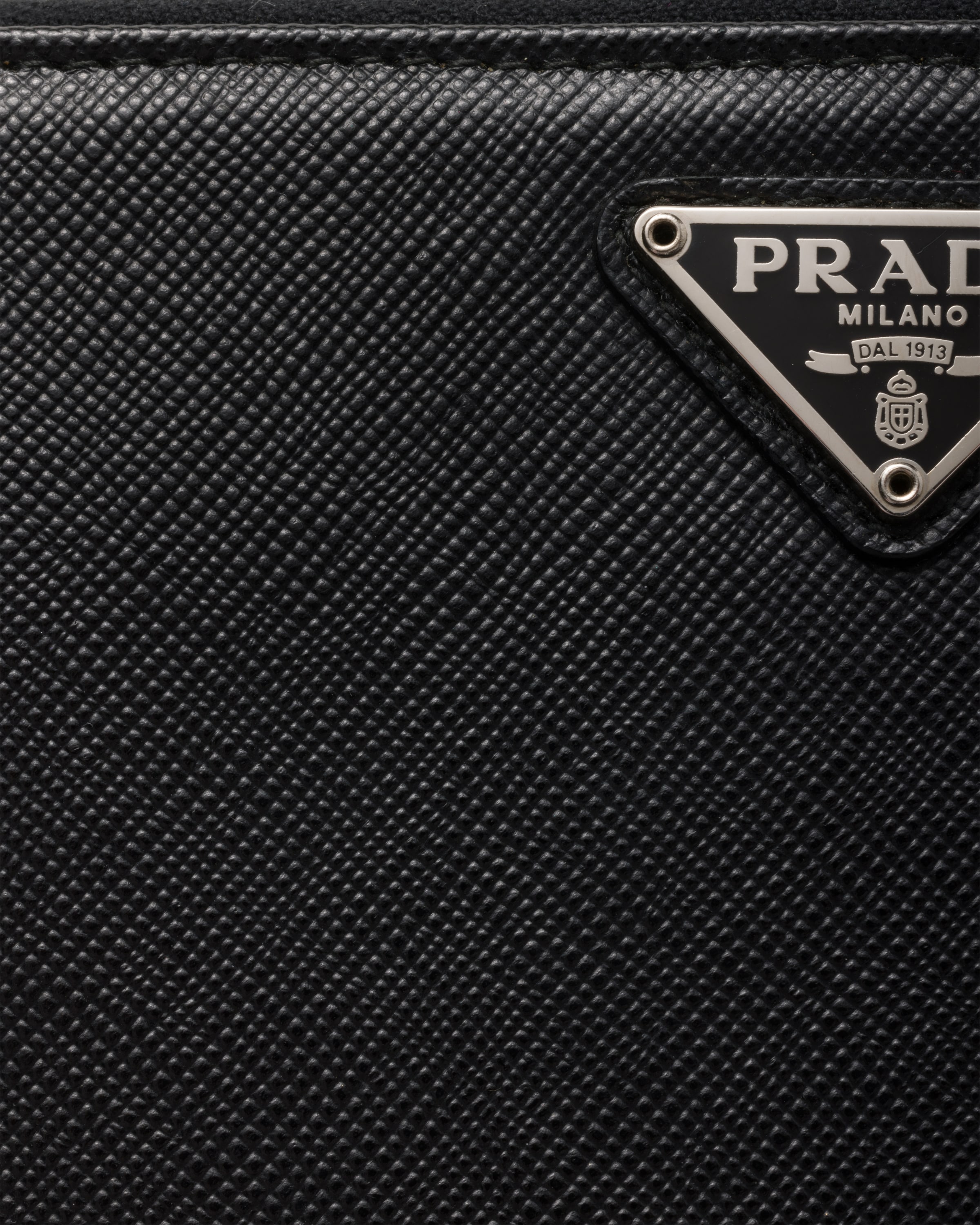 【人気/関税/送料込み】 Prada Saffiano l Logo Wallet Blac Black Large Saffiano Leather Wallet | PRADA