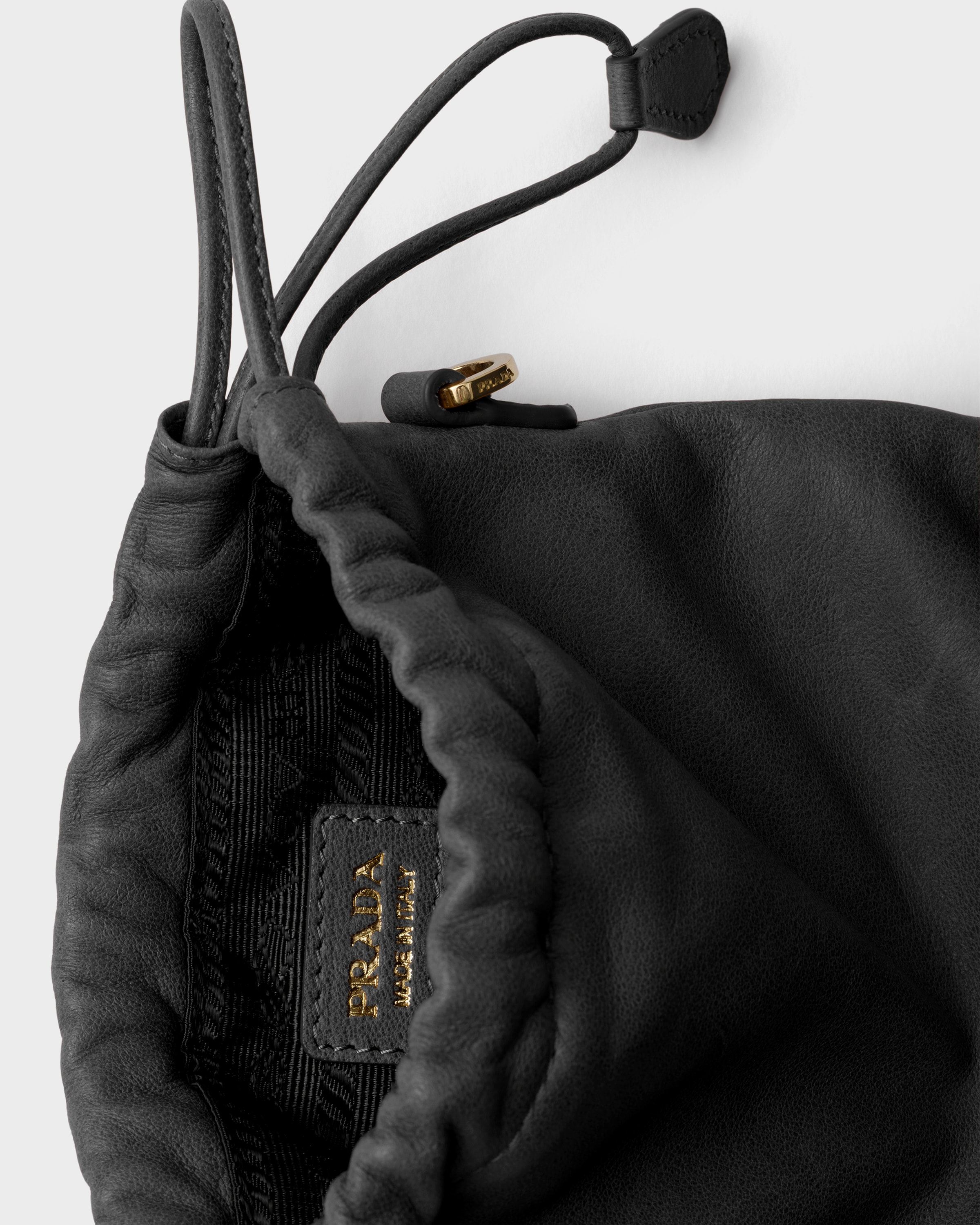 ブラック ナッパレザー ポーチ | PRADA - 日本