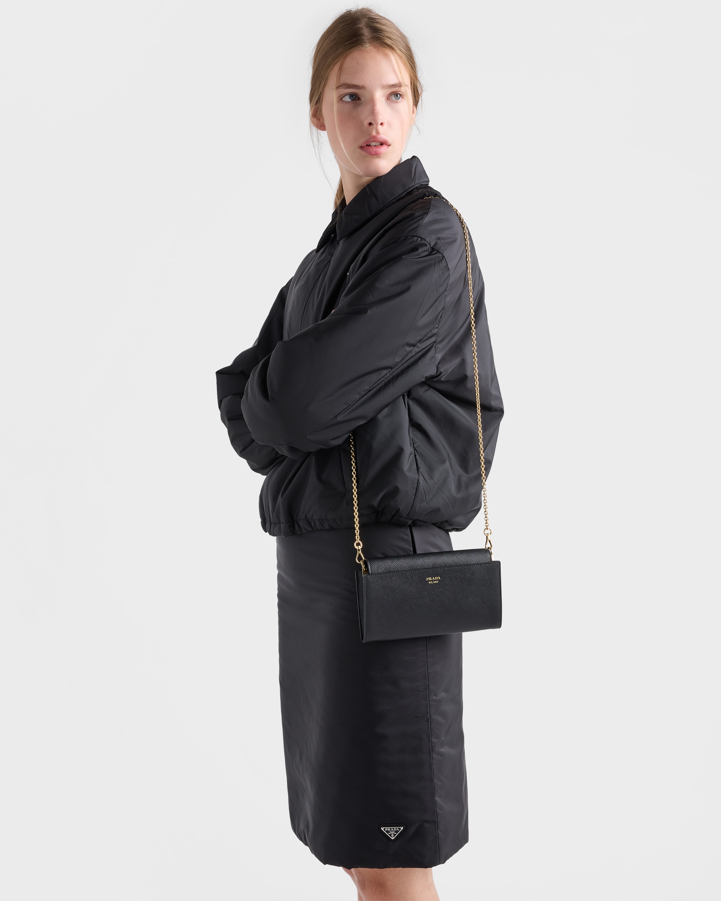 ブラック ショルダーストラップ付 サフィアーノレザー財布 | PRADA - 日本