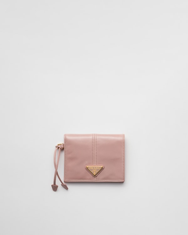 محفظة جلد صغيرة محفظة جلد صغيرة