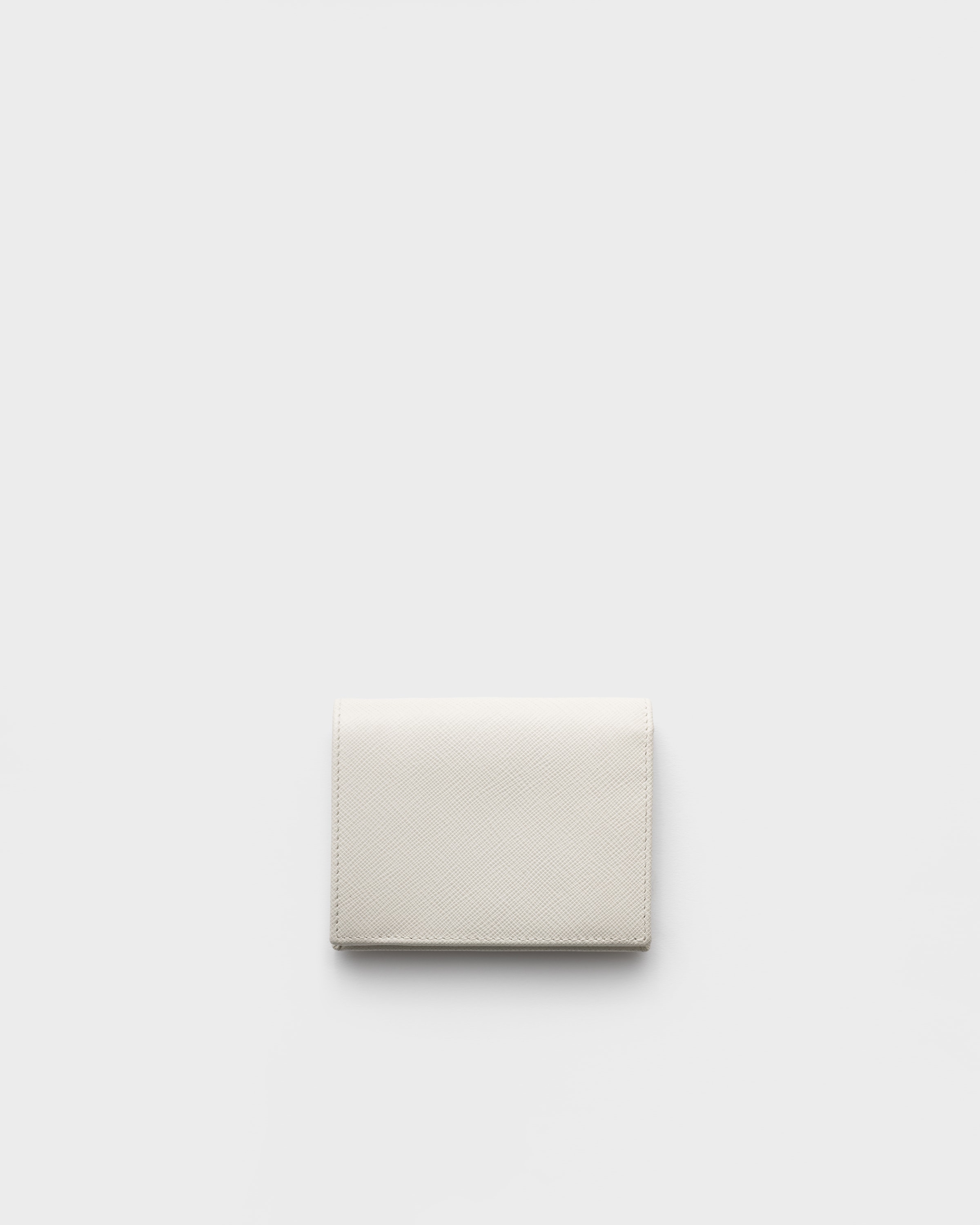 チョークホワイト サフィアーノトライアングル 財布 | PRADA - 日本