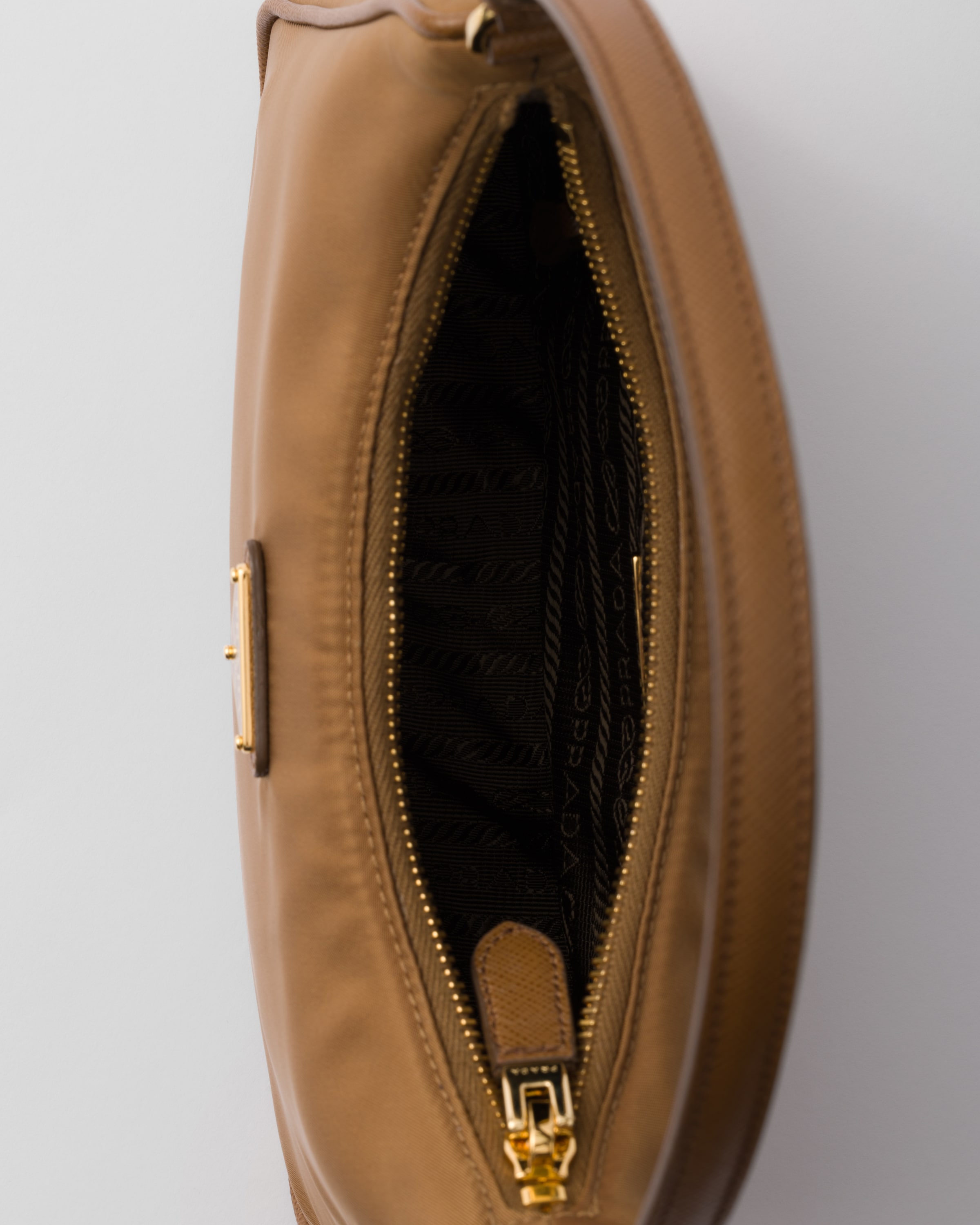 Mini sac Prada Re-Edition 2005 en Re-Nylon 