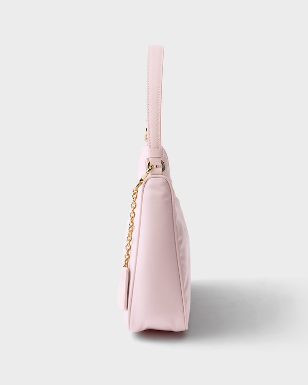 حقيبة صغيرة Prada Re-Edition 2005 من الرينايلون - مرمري حقيبة صغيرة Prada Re-Edition 2005 من الرينايلون - مرمري