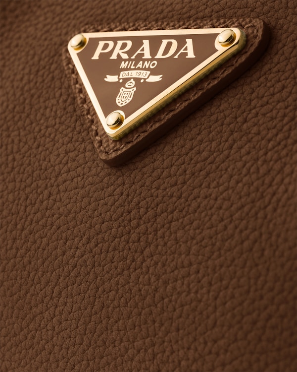 Prada Re-Edition 2005 Mini Bag aus Nubuk- und Saffiano-Leder - Kakaobraun Prada Re-Edition 2005 Mini Bag aus Nubuk- und Saffiano-Leder - Kakaobraun