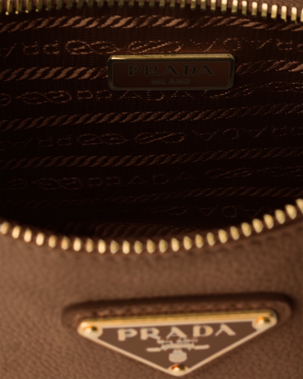 Prada Re-Edition 2005 Mini Bag aus Nubuk- und Saffiano-Leder - Kakaobraun Prada Re-Edition 2005 Mini Bag aus Nubuk- und Saffiano-Leder - Kakaobraun