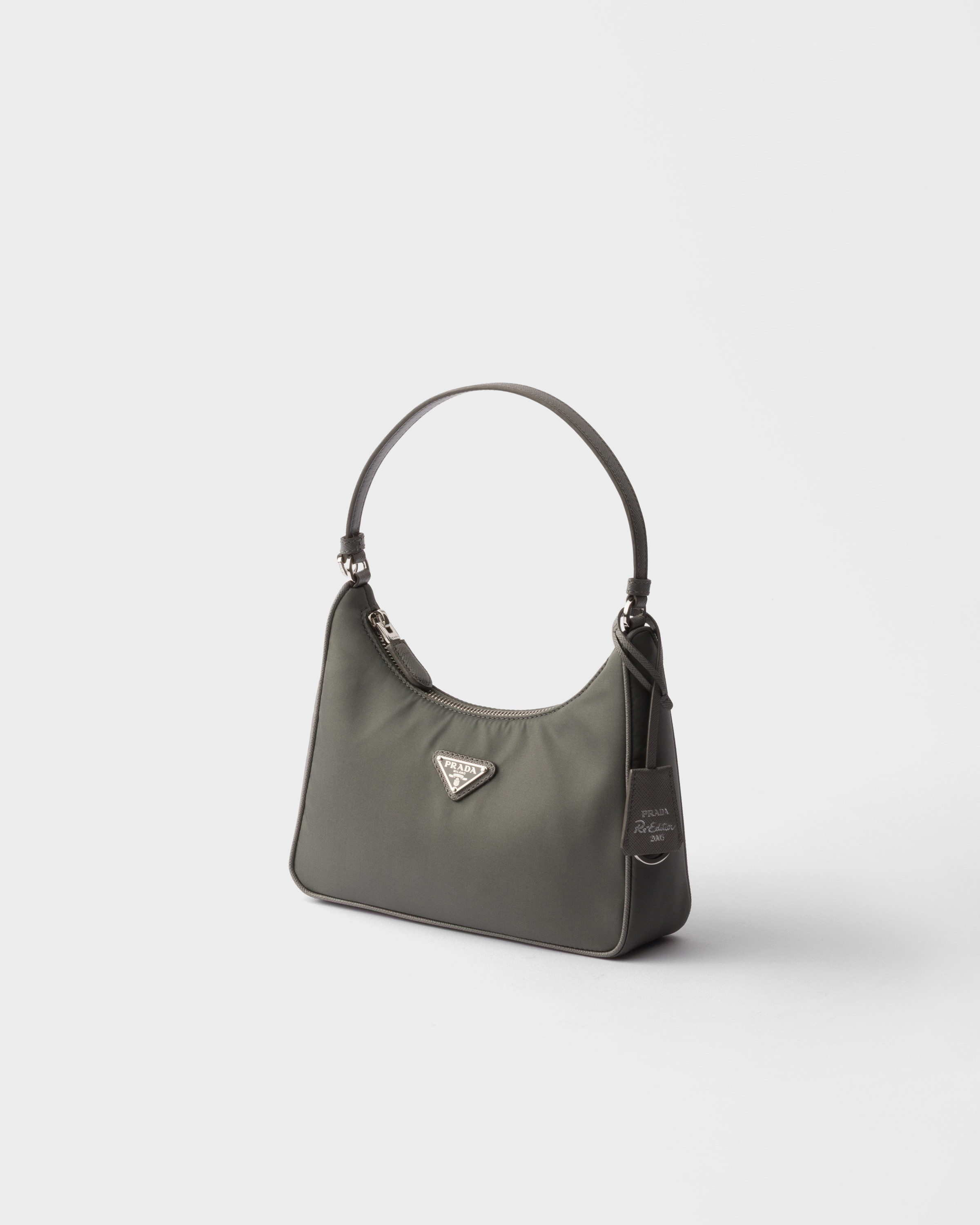グレー プラダ Re-edition 2005 Re-nylon ミニバッグ | PRADA