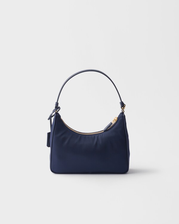 حقيبة صغيرة Prada Re-Edition 2005 من الرينايلون - أزرق بلطيقي حقيبة صغيرة Prada Re-Edition 2005 من الرينايلون - أزرق بلطيقي